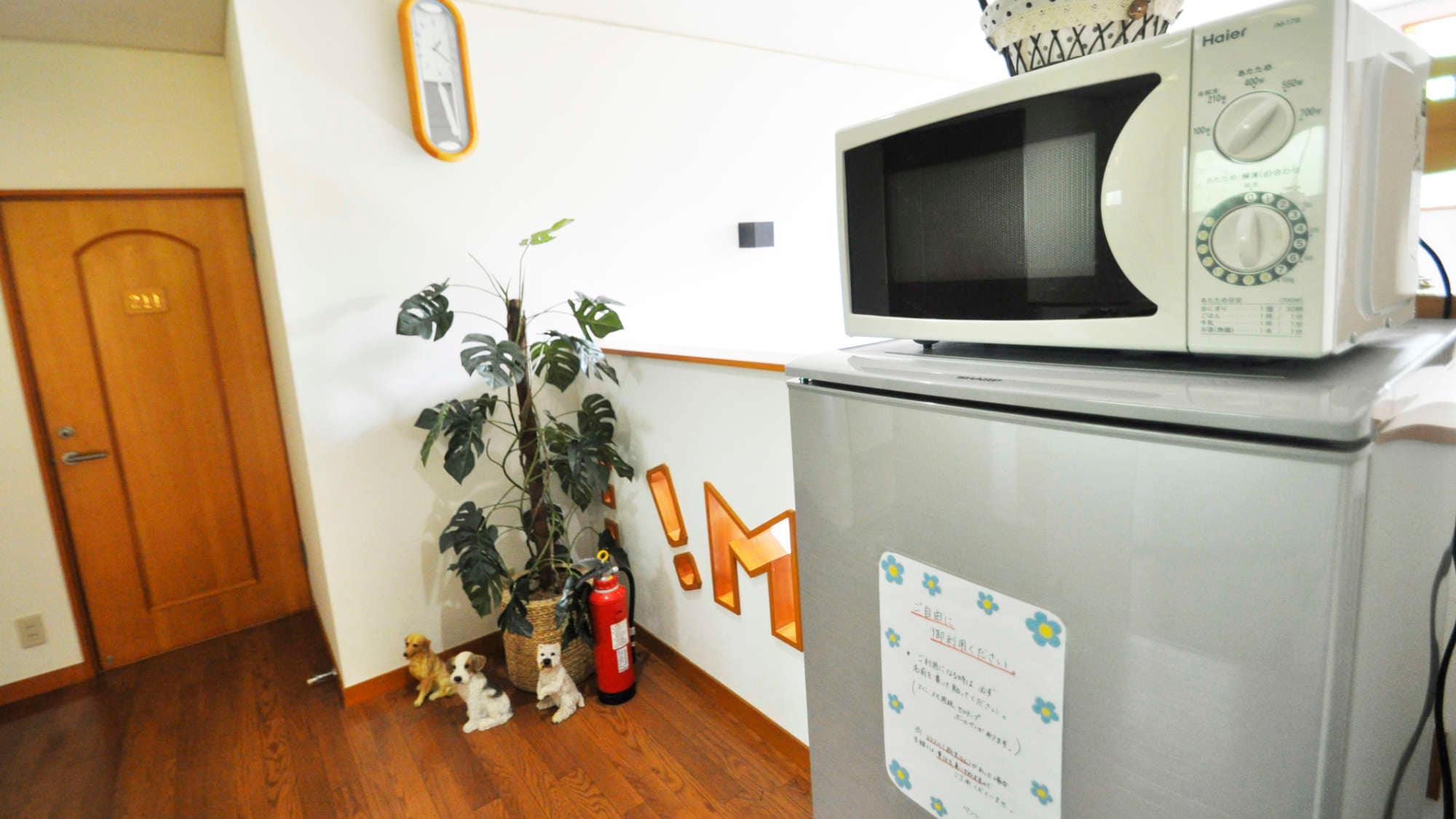 Penggunaan kulkas dan microwave gratis