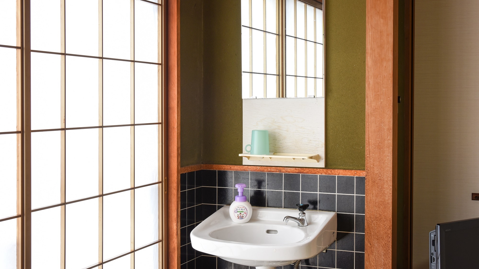 *Room: Japanese-style room (8 tatami mats) with washstand