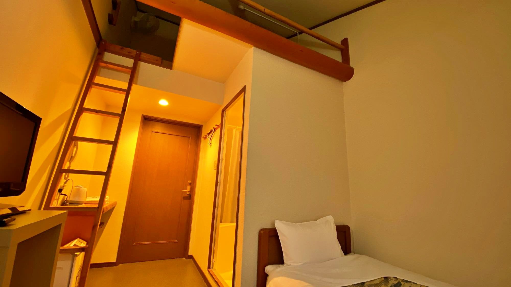 Single room | Bath and toilet included | Loft included | Wi-Fi available