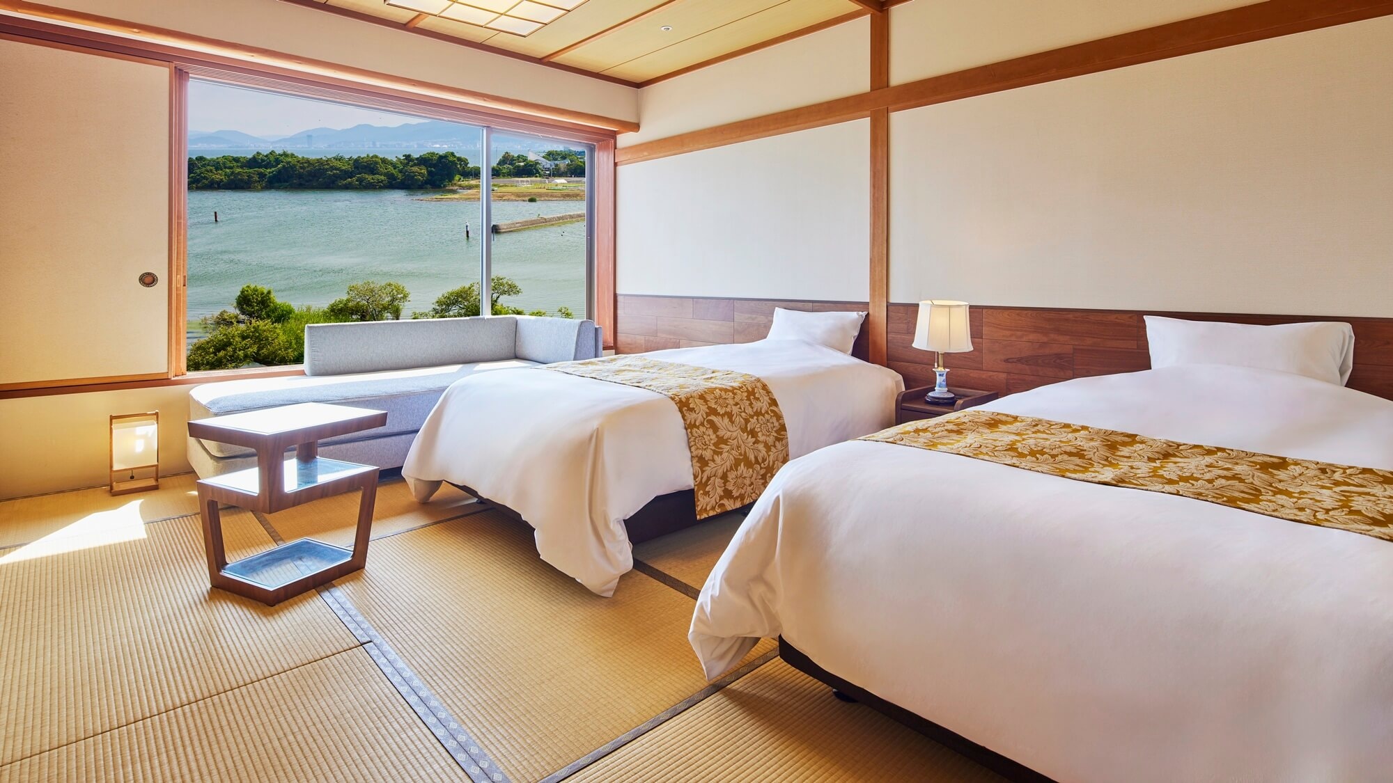[East Wing] A 12-tatami mat Japanese-style room with a panoramic view of the lake. Enjoy a comfortable stay with a Sealy bed.