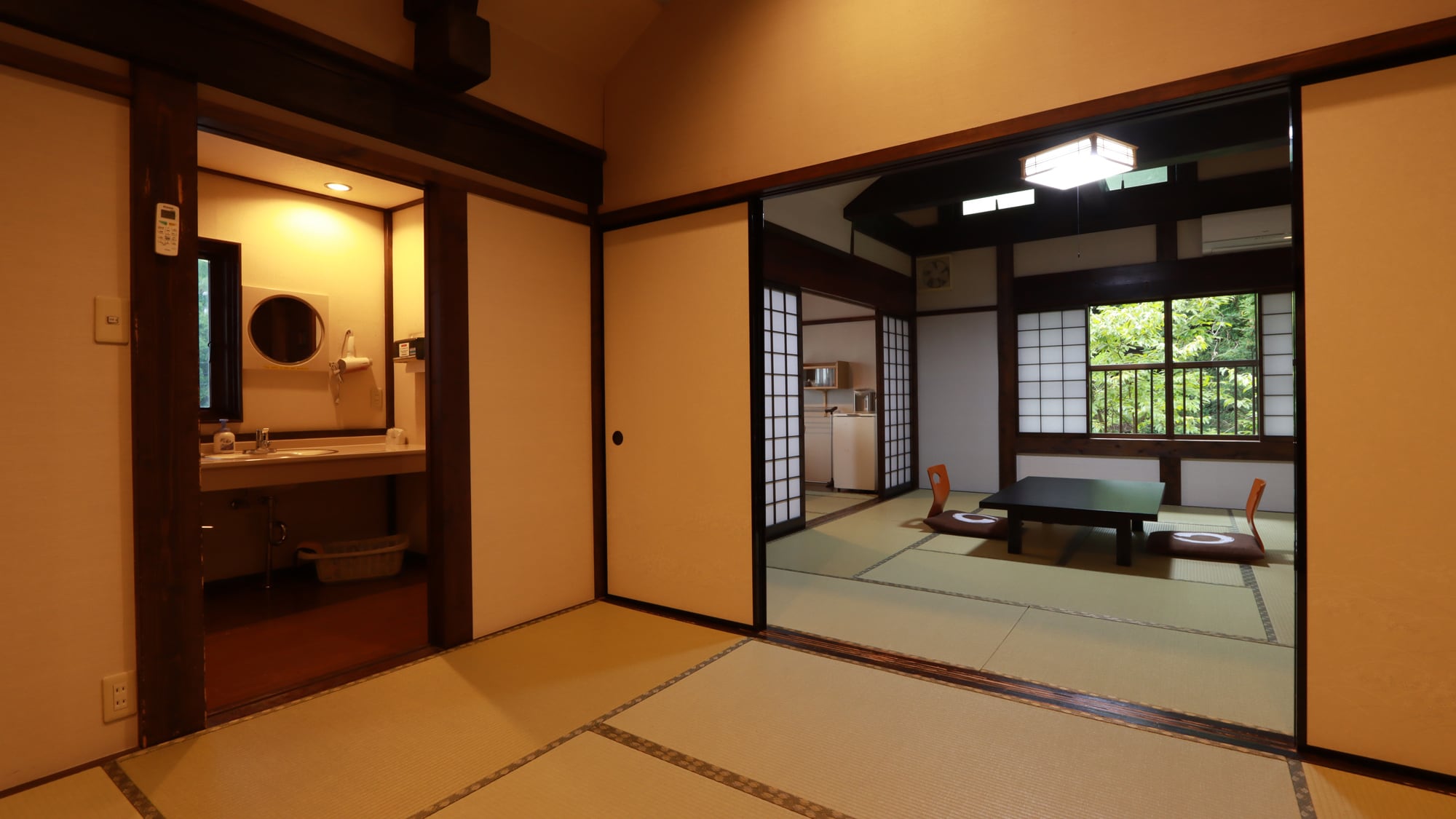 [16 tatami mats, 2-room room] This is an open and spacious room.