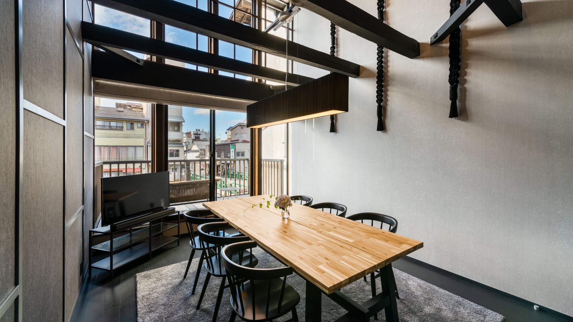 One-building rental townhouse (away from THE MACHIYA HOTEL TAKAYAMA) Living dining
