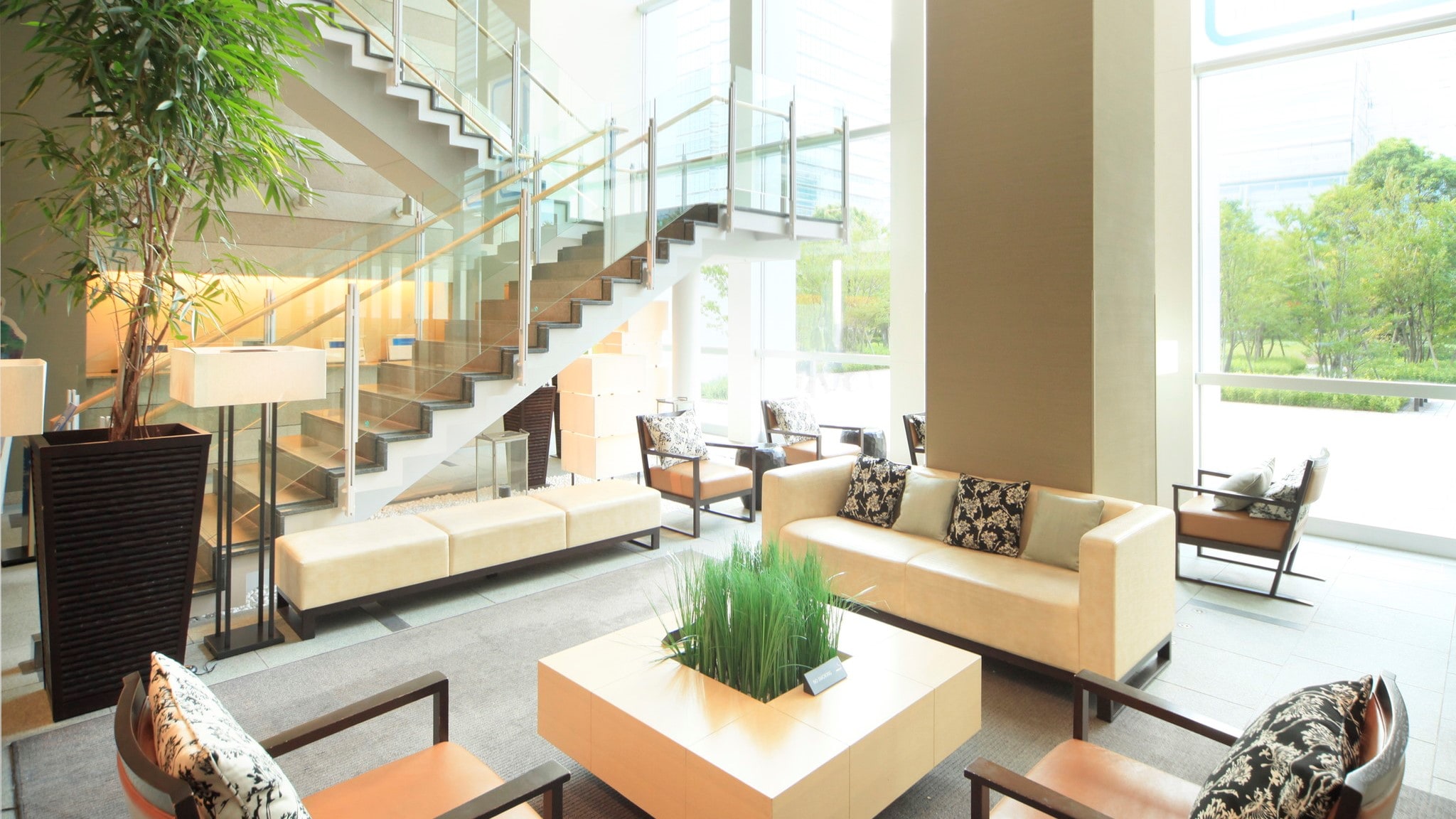 Lobby (1st floor)