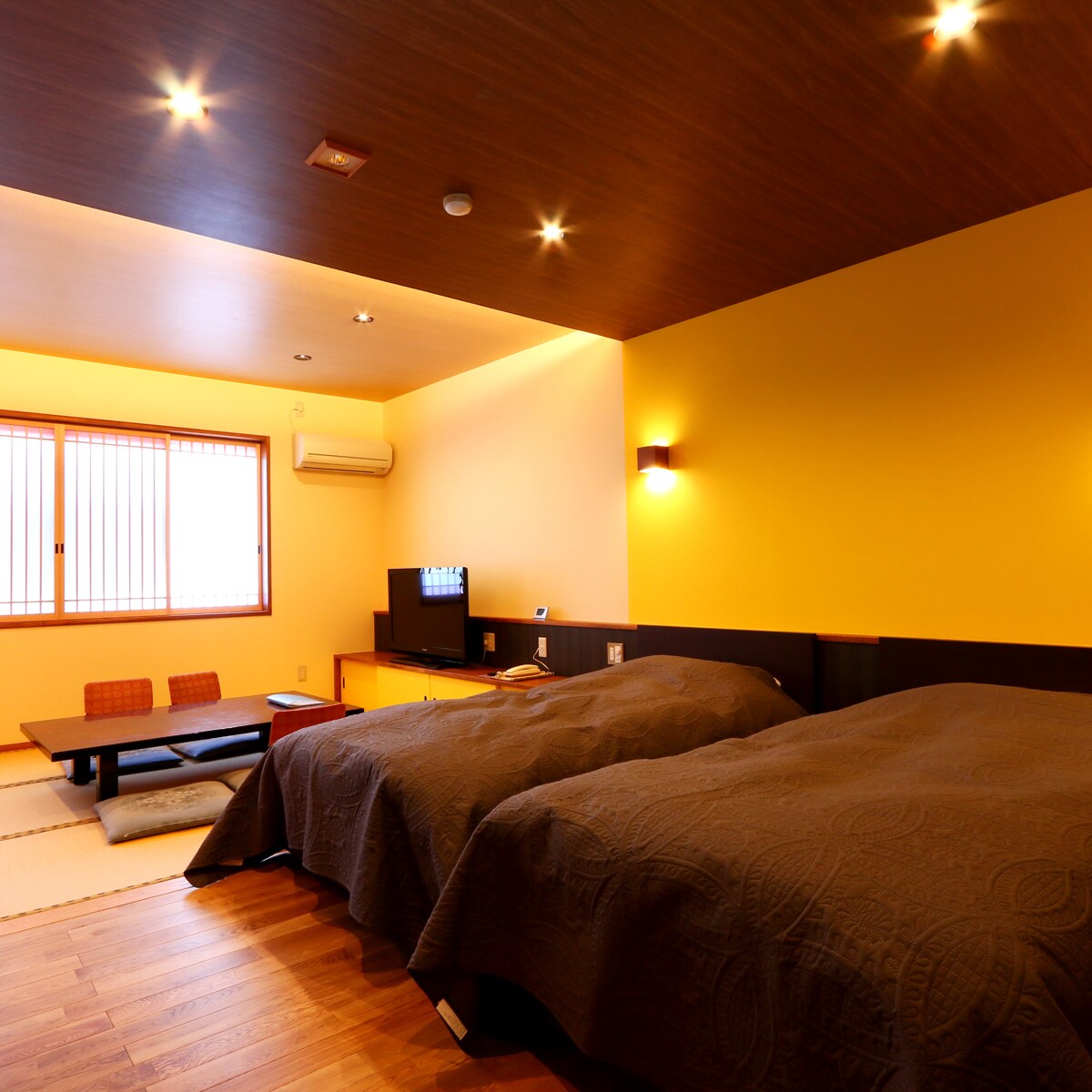 Group Japanese-Western Room