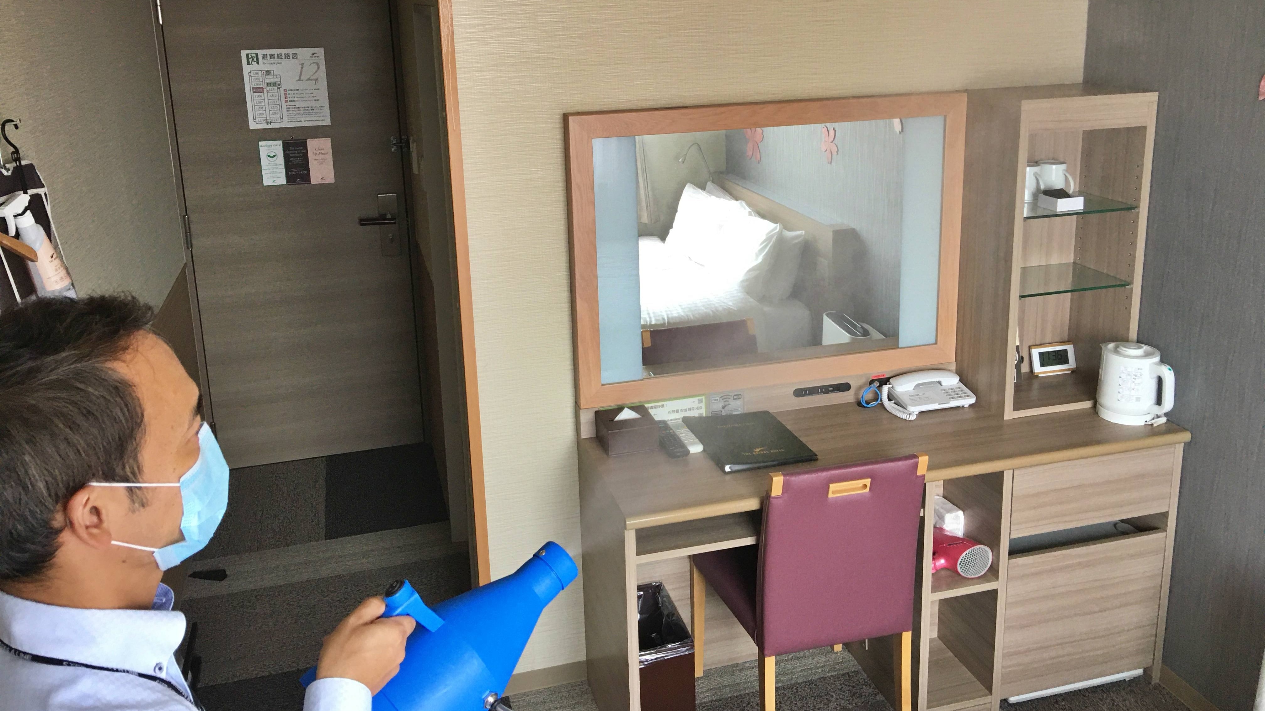 Weekly & ldquo; antibacterial & rdquo; coating is applied to doorknobs, electric and air conditioning switches, refrigerator handles and other equipment inside the building.