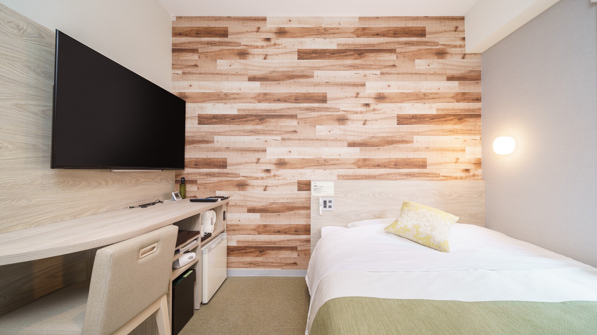 A 150cm wide bed and a mattress with just the right amount of firmness will ensure you a good night's sleep.