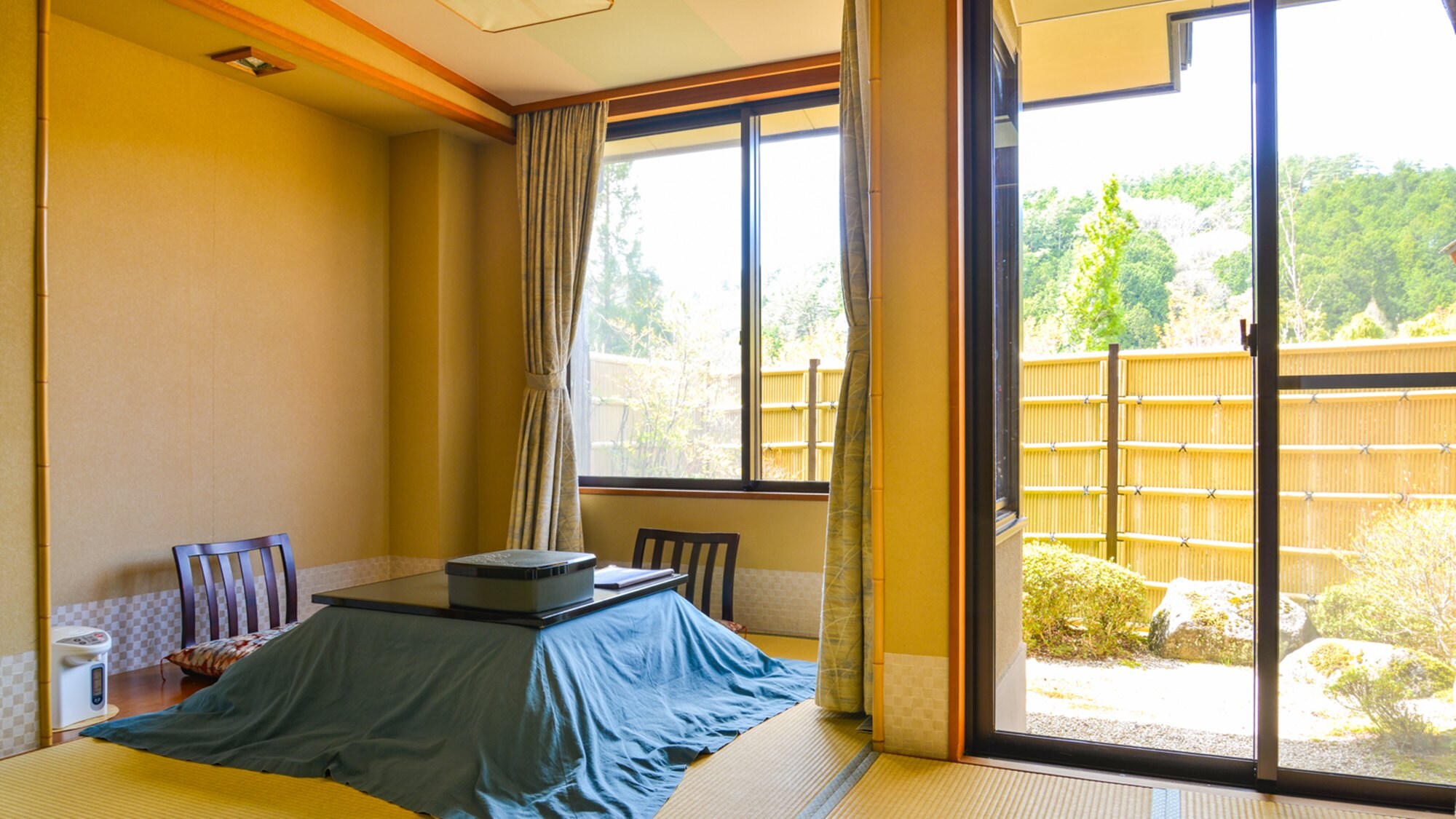 *[1st floor Hanamaiju no Yakata / with sunken kotatsu] You can see the flowers of the Satoyama countryside from your room.
