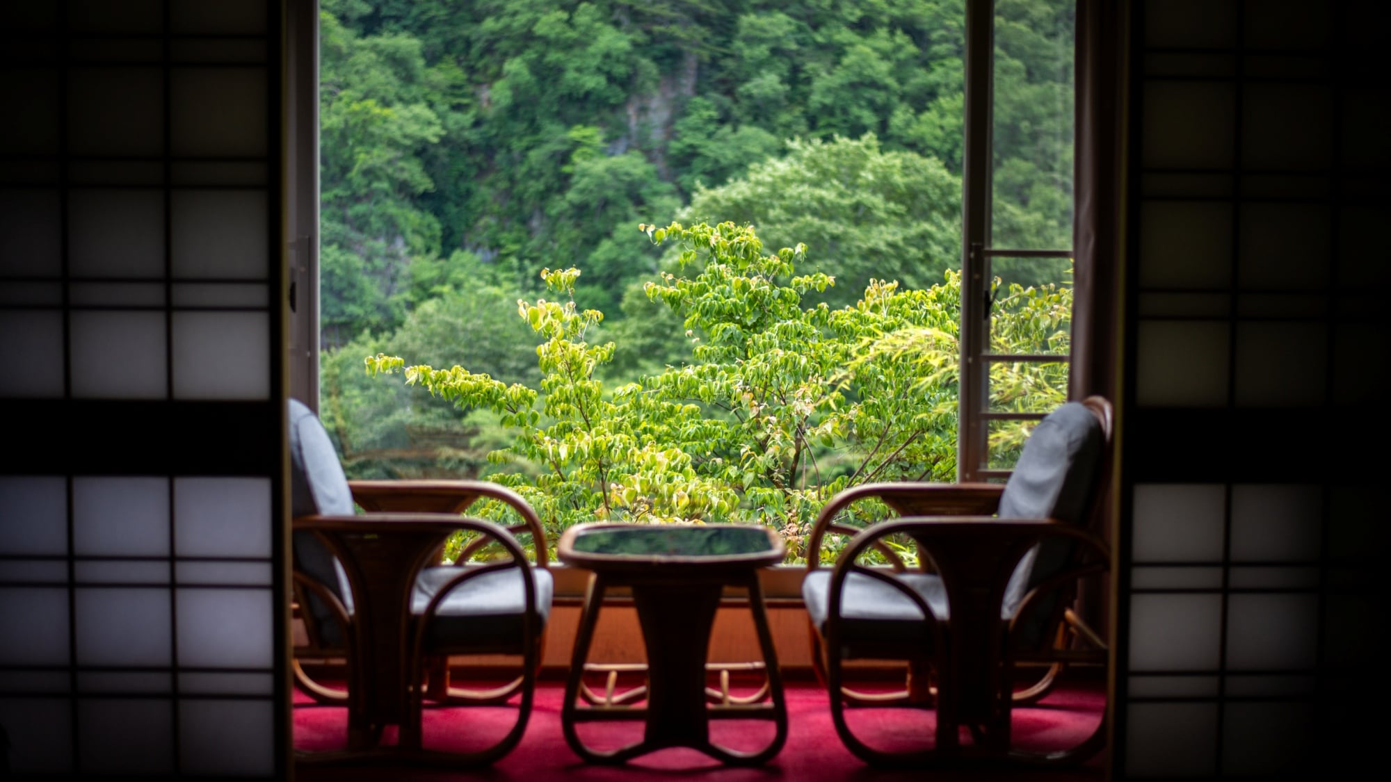 A relaxing Japanese space with spectacular seasonal views