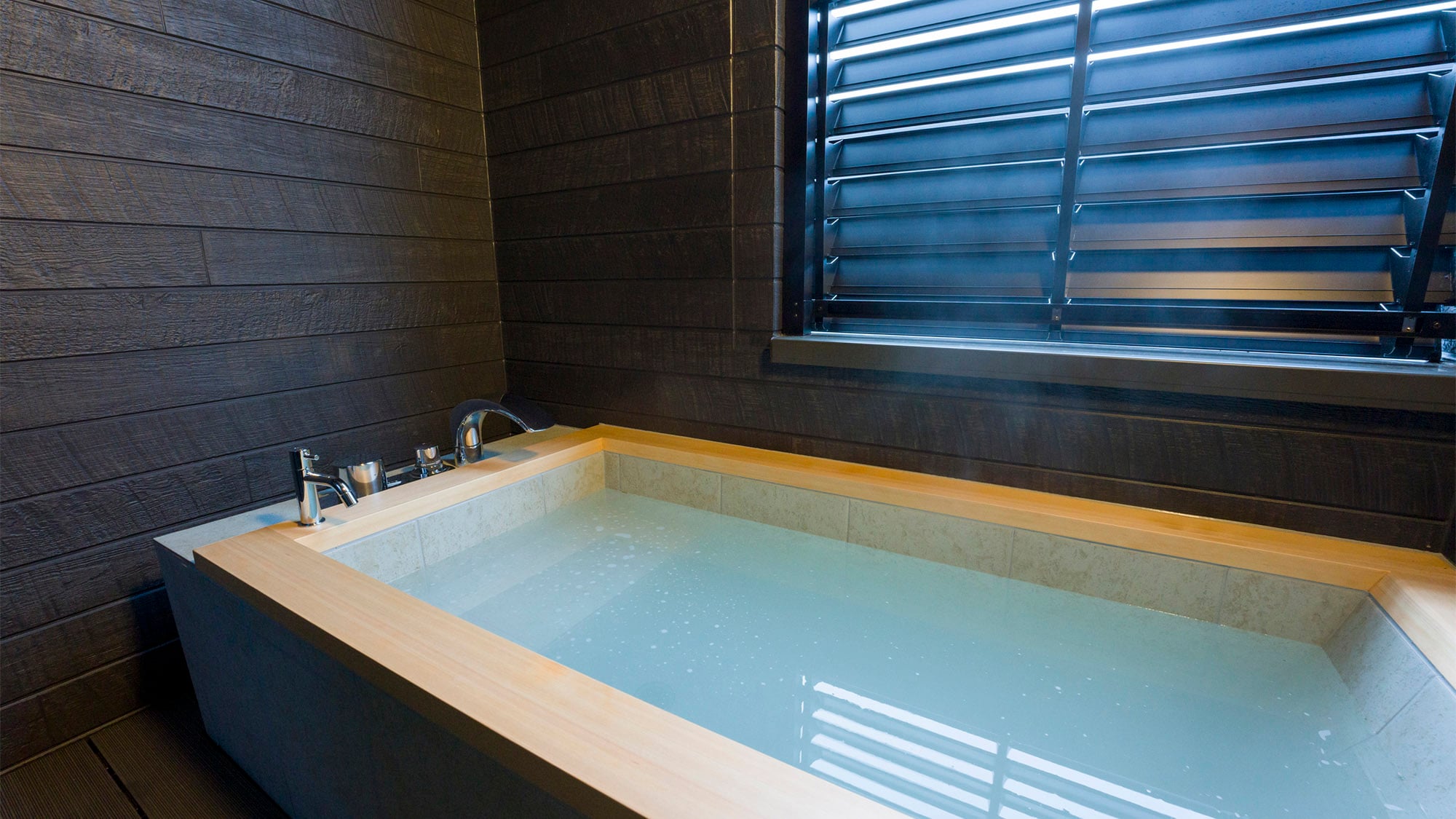 An example of a bath / Milky white artificial hot spring