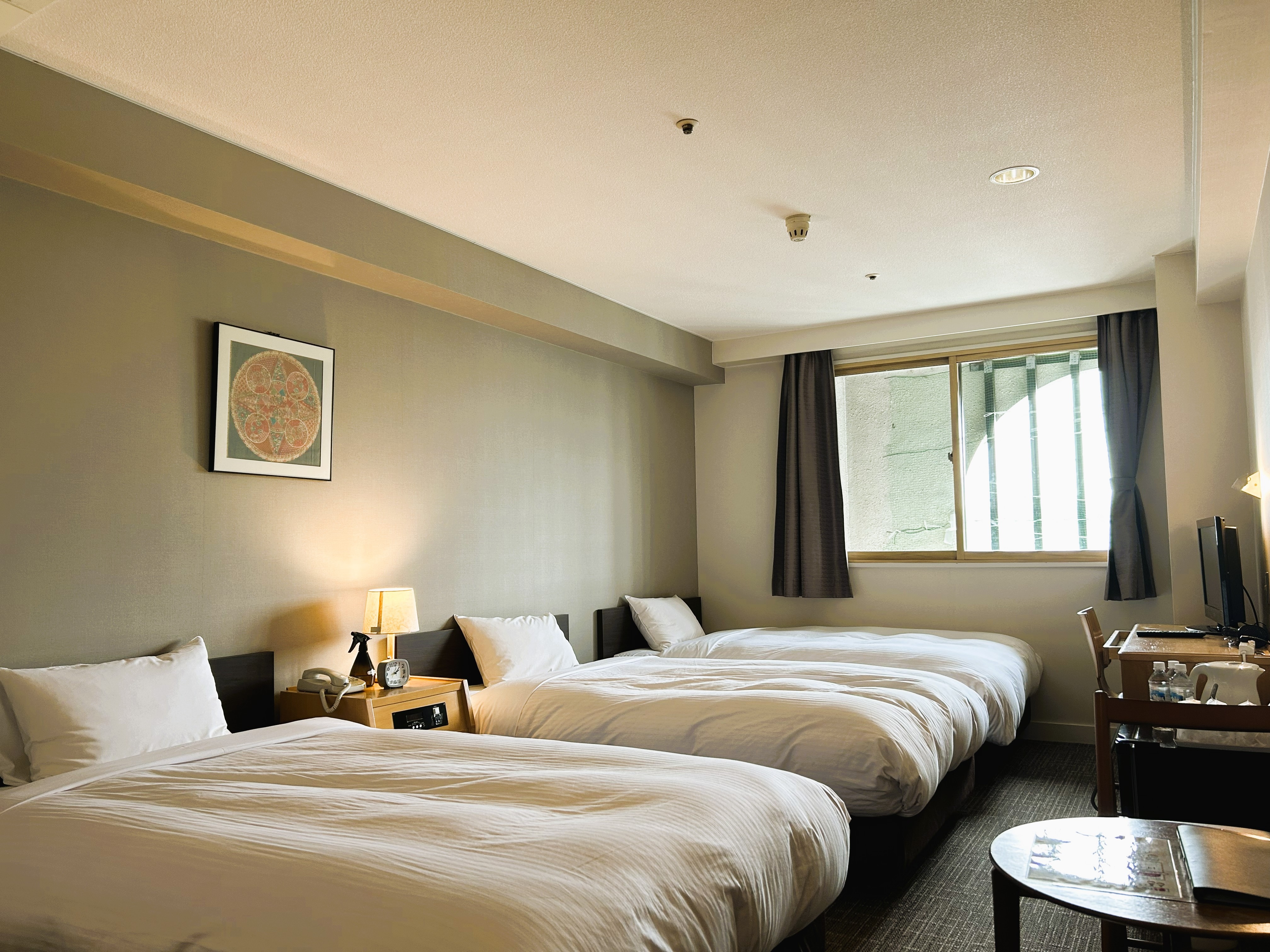 This room has three semi-double beds, each 120 cm wide.