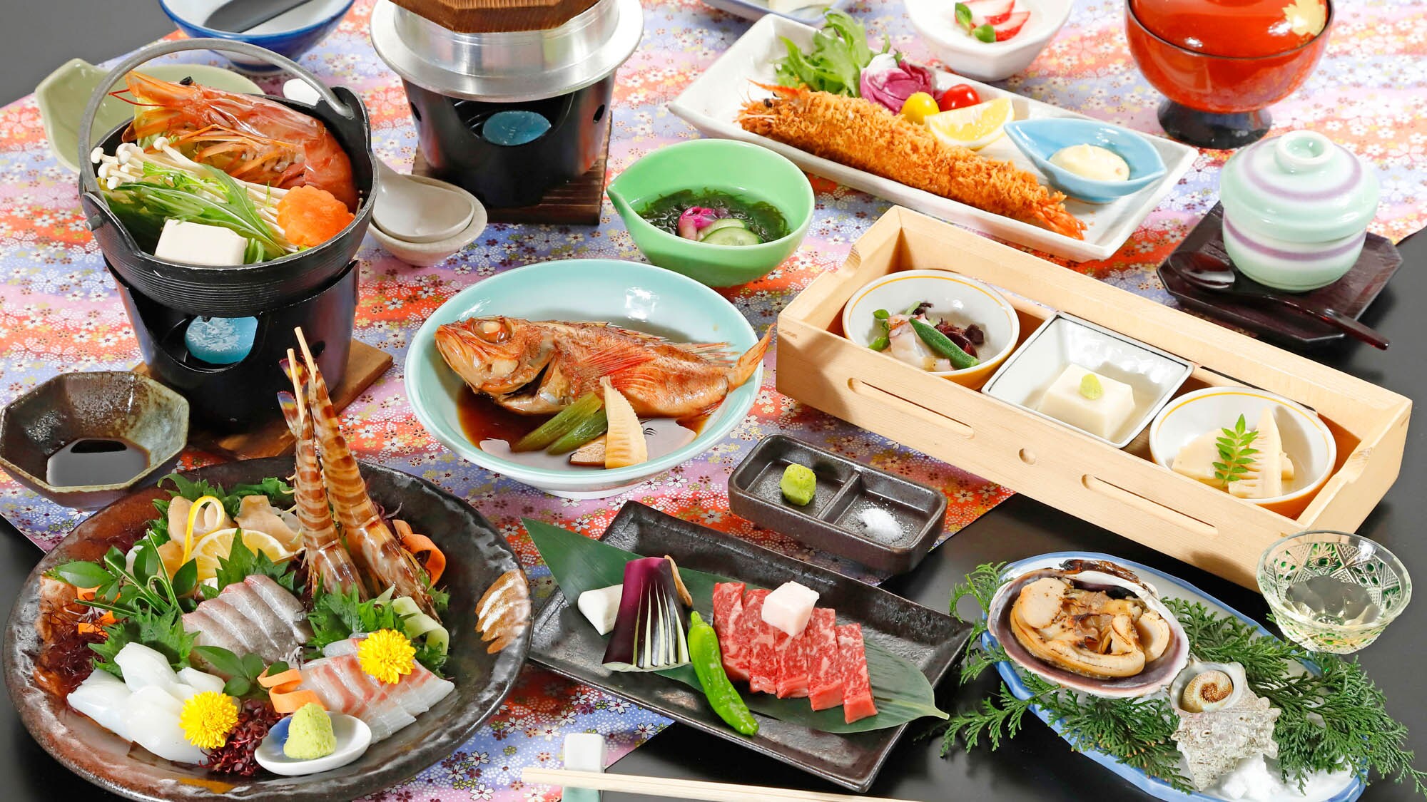 [Supper / Sankai no Sachi Gozen] A course that combines fresh seafood with Chita beef sirloin steak.