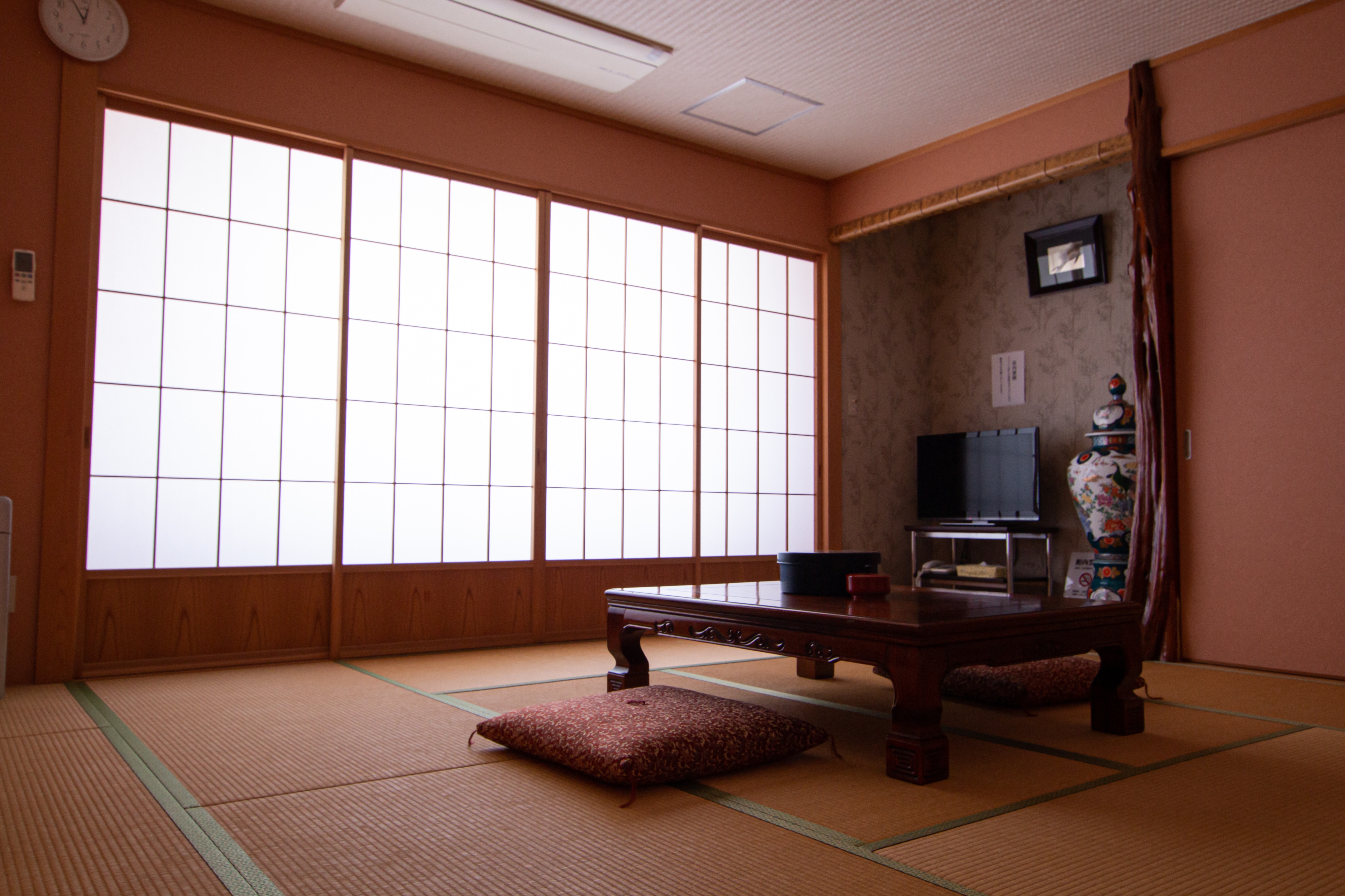 [Japanese-style room] Please relax in the spacious Japanese-style room.