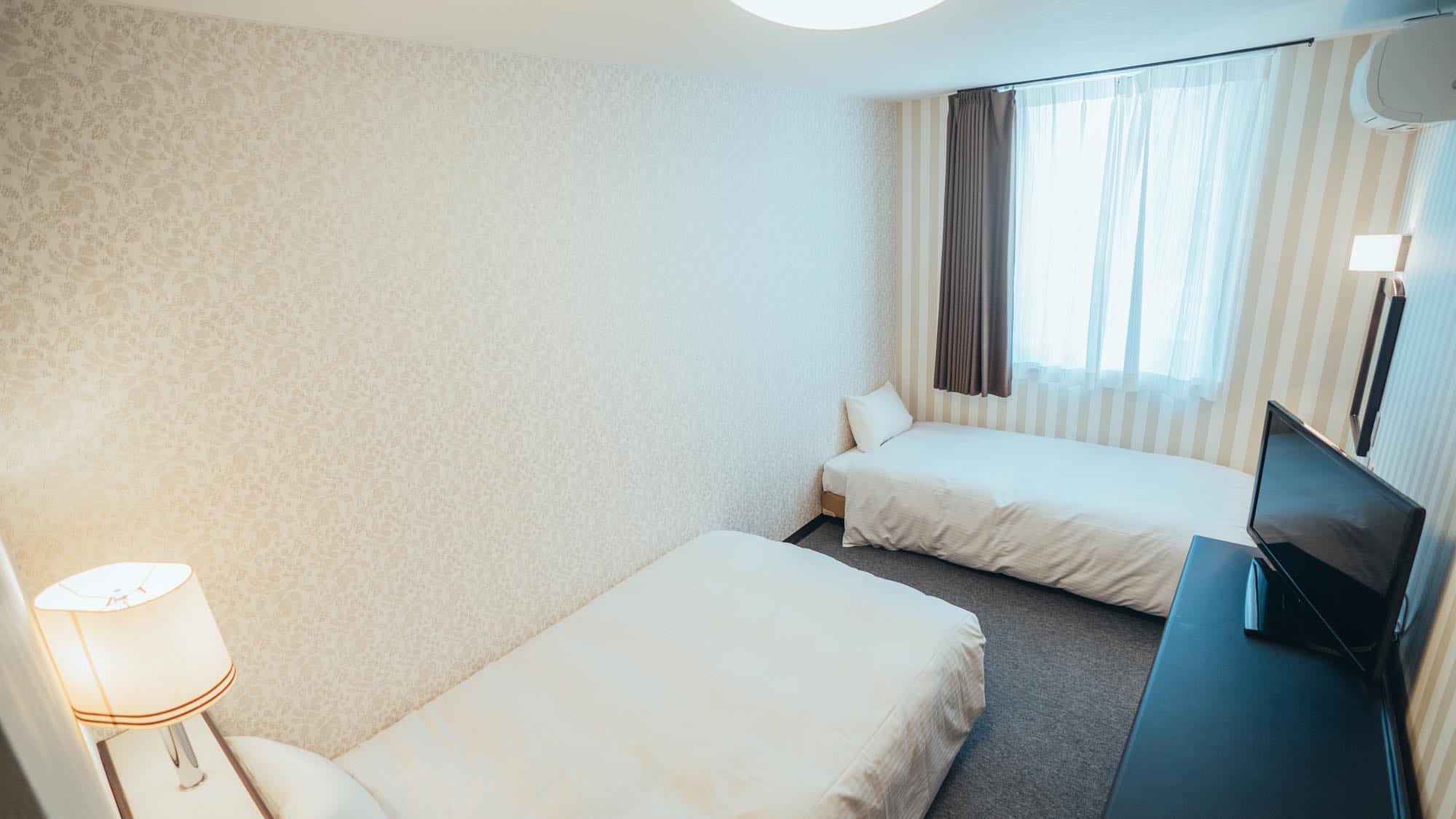 Economy Twin Room [1 semi-double bed 130cm x 1, 1 single bed 100cm x 1]