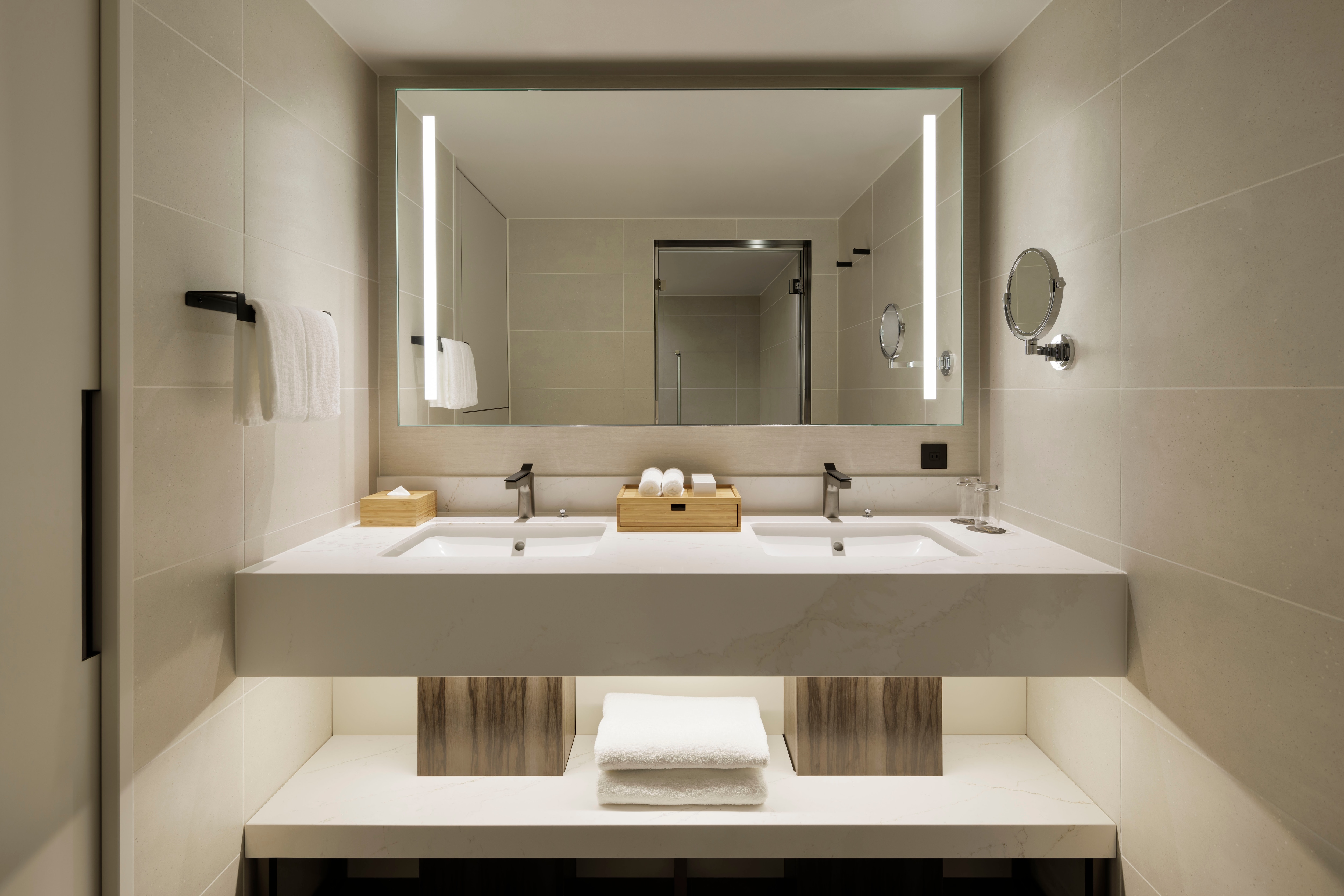 Guest Room Large Jerking Bathroom