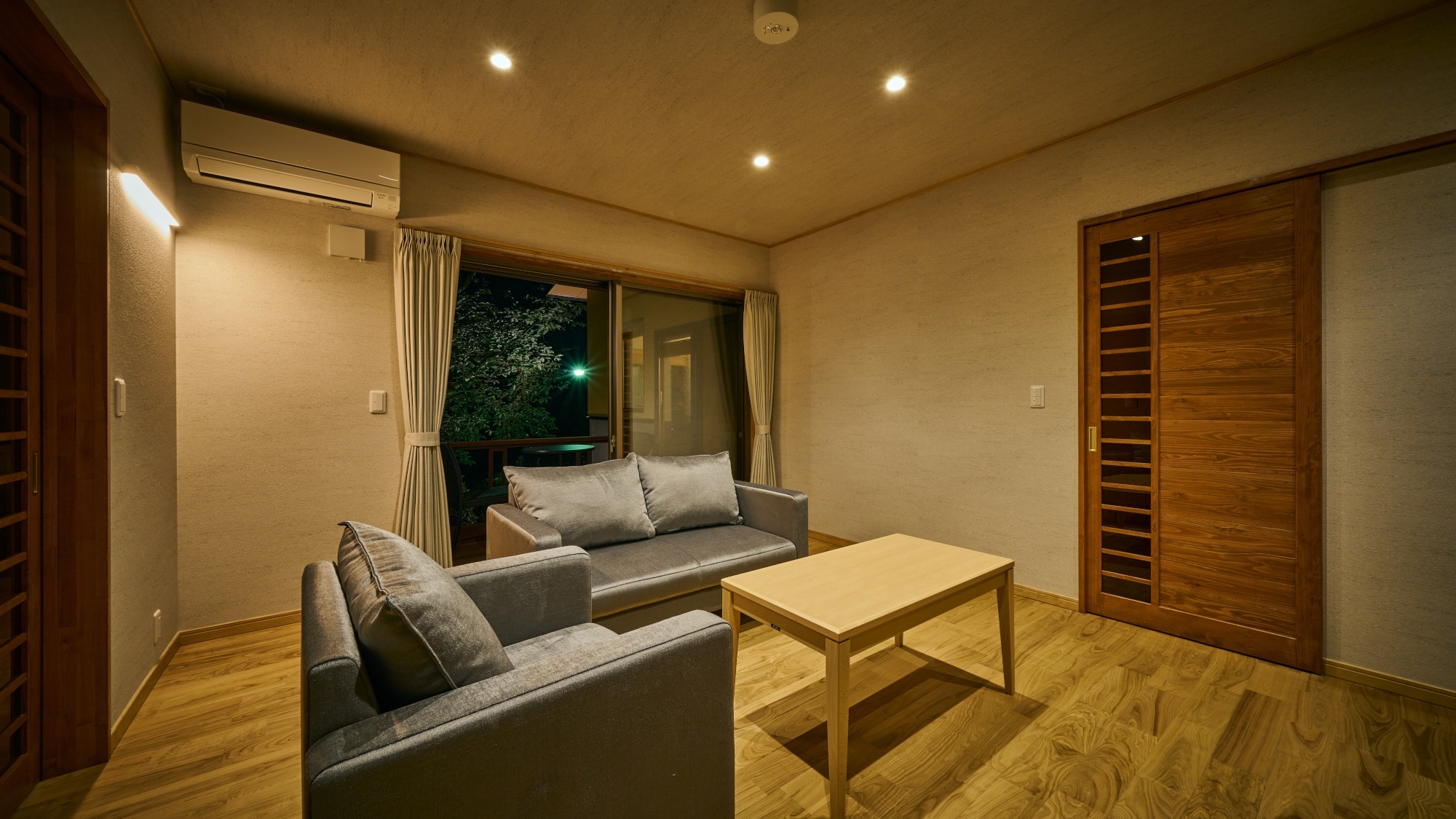 [Bettei Sakura / Western-style room example] Living space. Equipped with a 55-inch large TV.