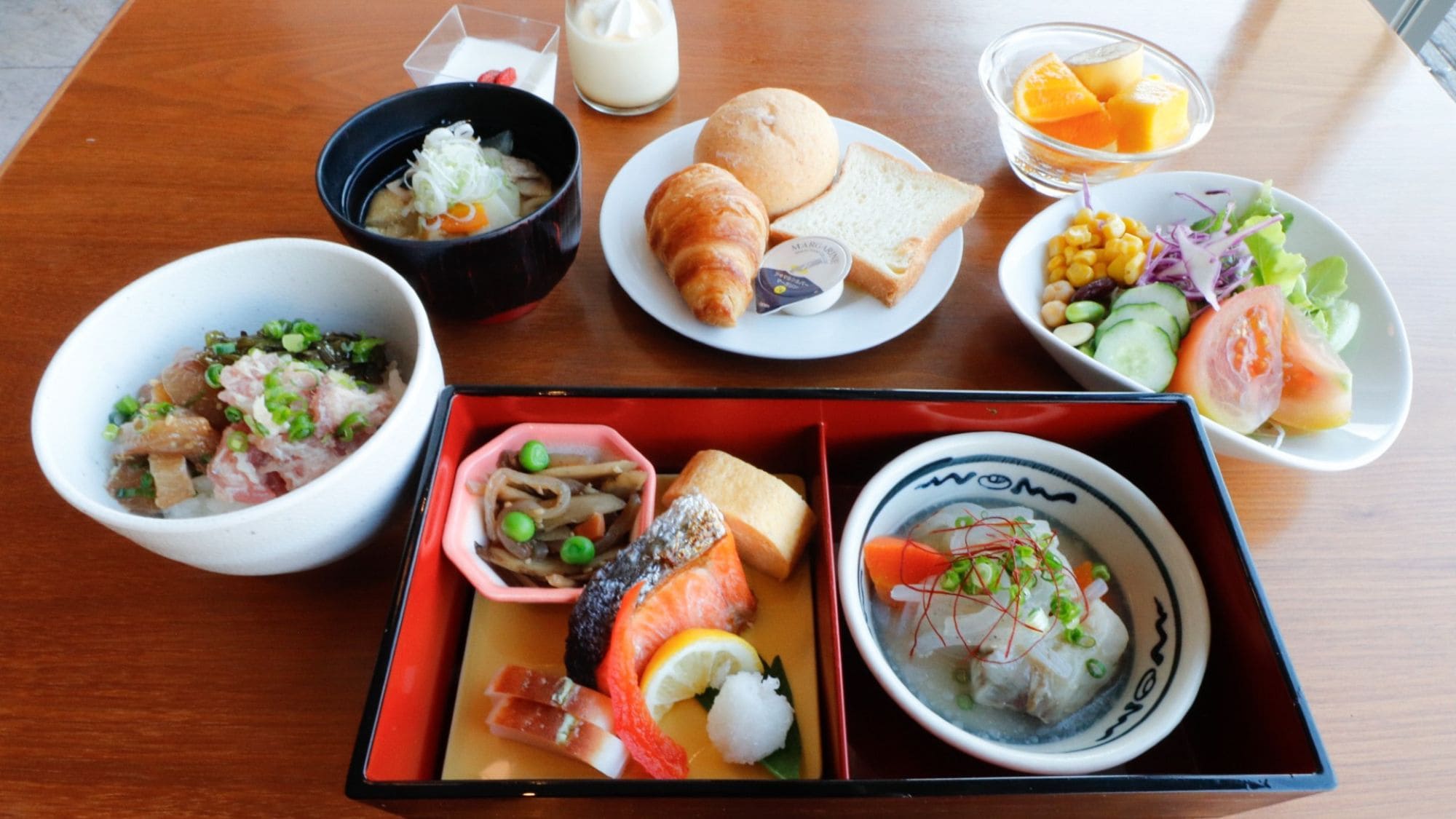◆Breakfast | Daily box lunch and half buffet *Example