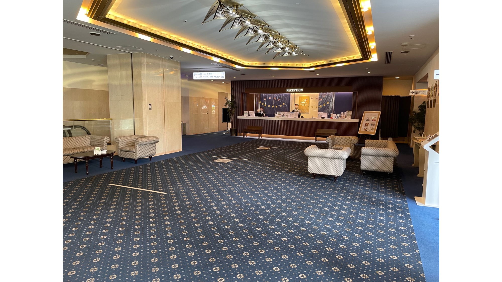 1st floor lobby