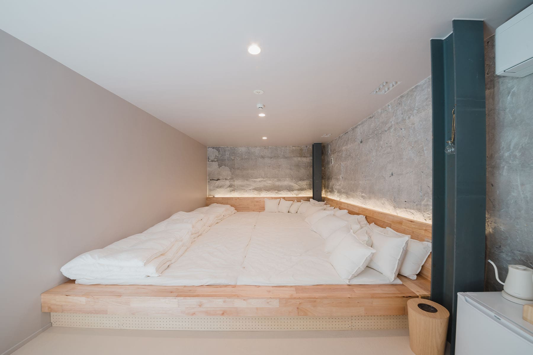 [ROOM 2_2 floor] Western-style room 26.57 square meters ■ Maximum capacity of 6 people