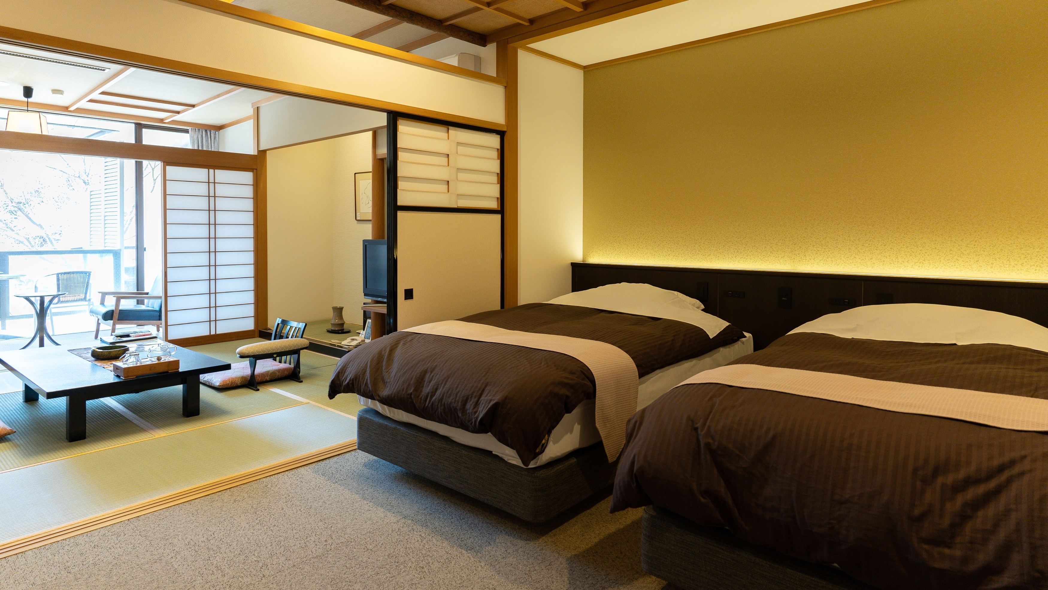 [Ginryu Japanese-Western Room Type B] A type with an 8 tatami mat Japanese-style room and a twin bed on the veranda. Please enjoy your stay.