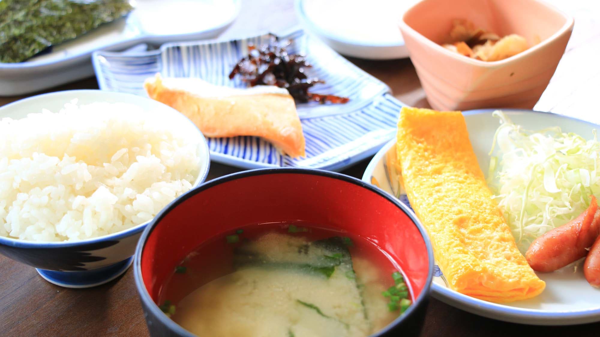 The breakfast is simple but very energizing.