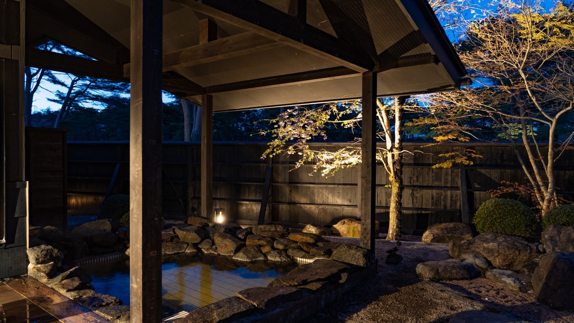 [Open-air bath] Rock bath