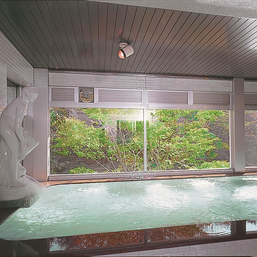 Women's public bath [God's hot water]