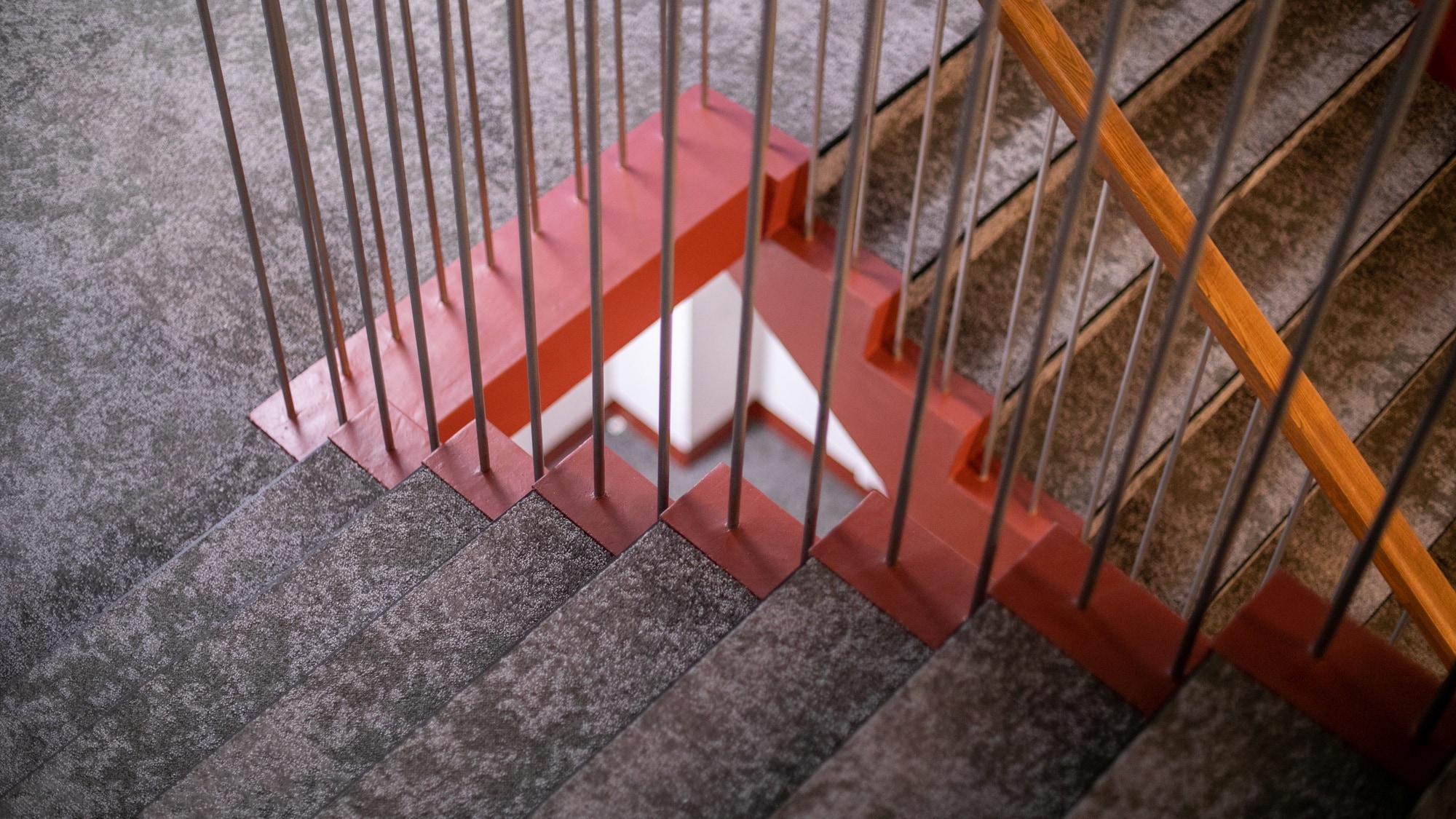 [Tentang bergerak di dalam gedung] Harap diperhatikan bahwa tidak ada lift di dalam gedung dan Anda harus bergerak menggunakan tangga.