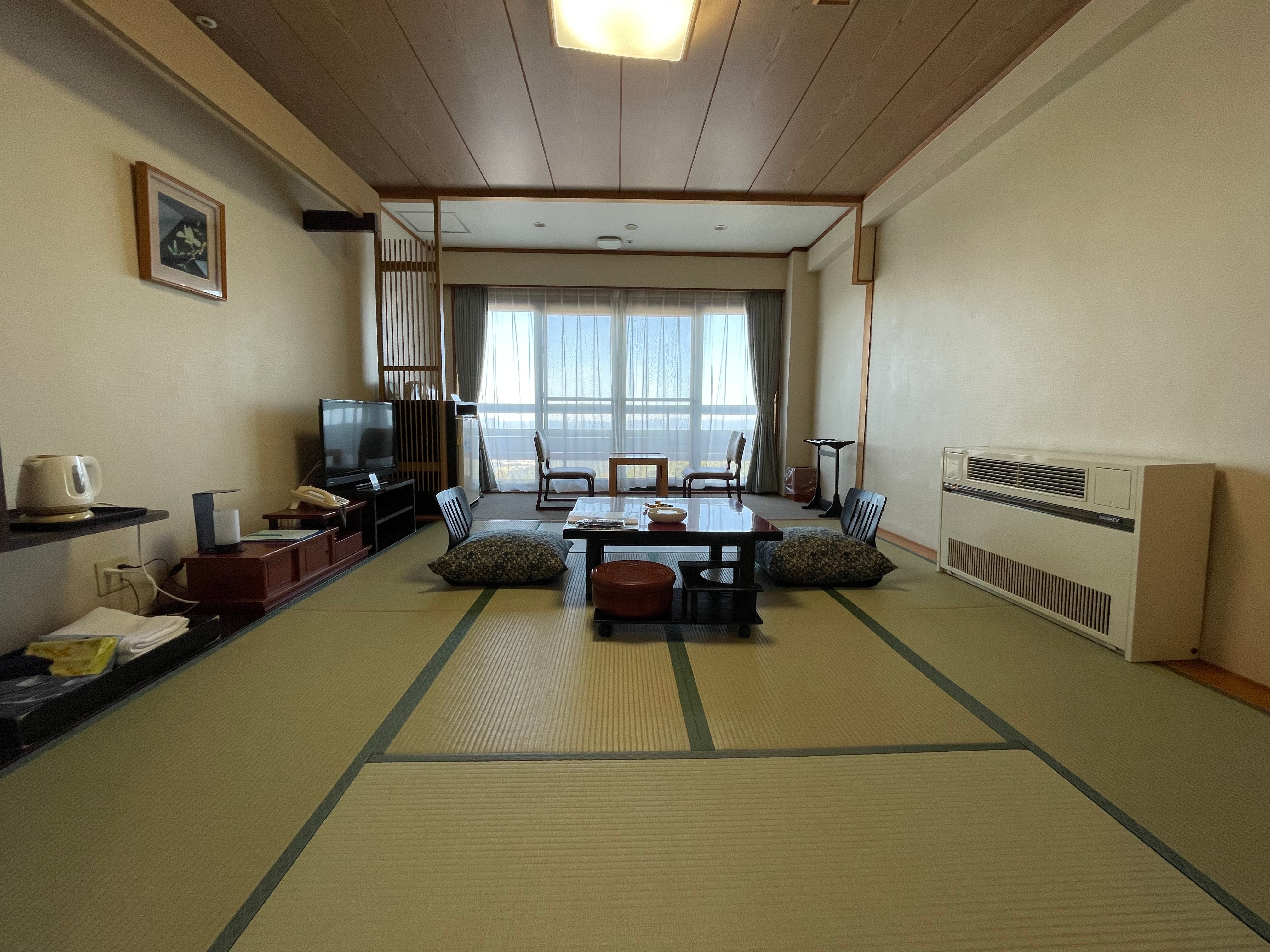 Main building Japanese-style room 8 tatami mats, room where you can see the night view and the rising sun