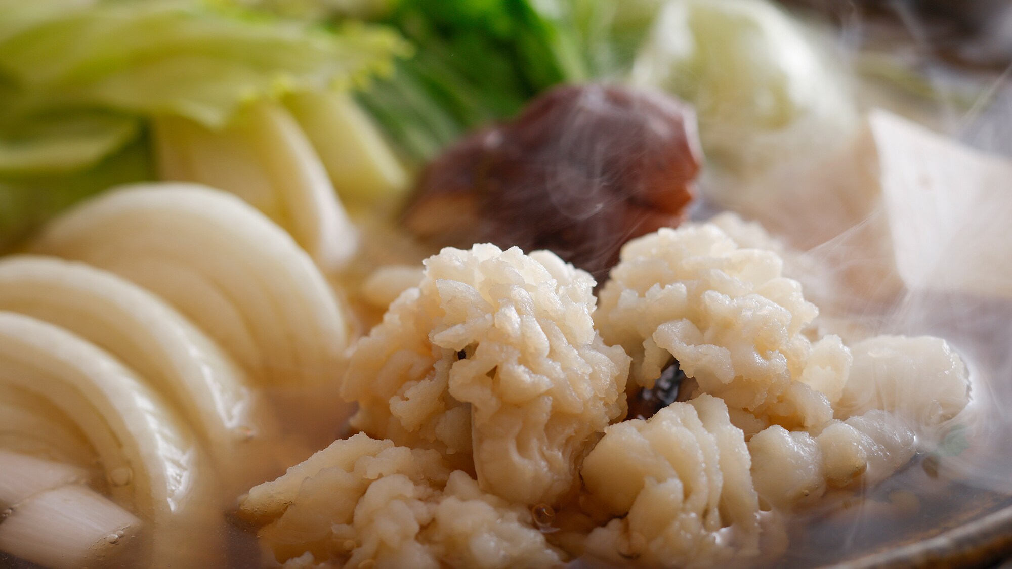[Hamo sukiyaki] Awaji Island's local dish of simmering Awaji-produced hamo with onion sauce (image)