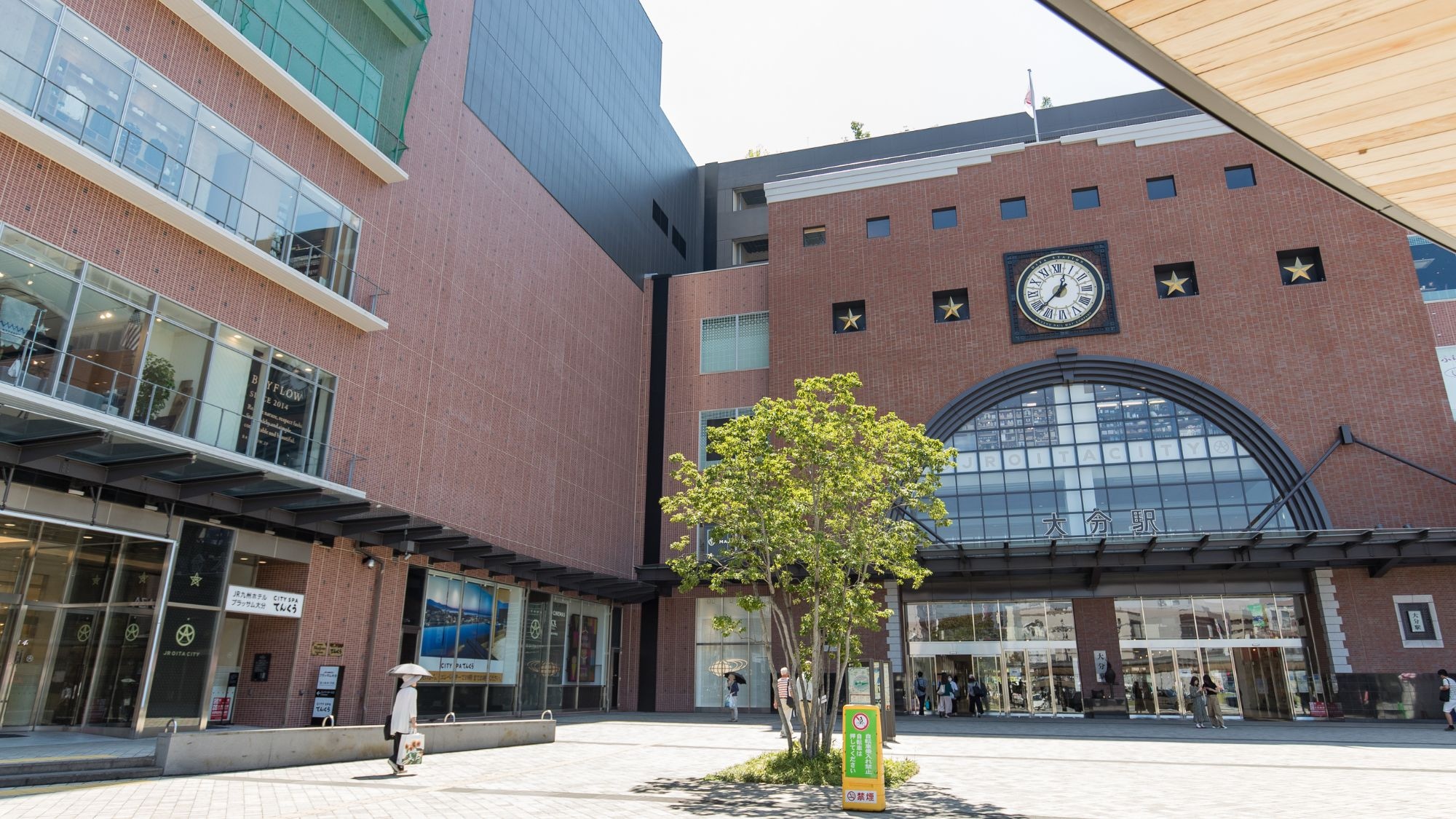 ◆Exterior｜Oita Station and hotel entrance