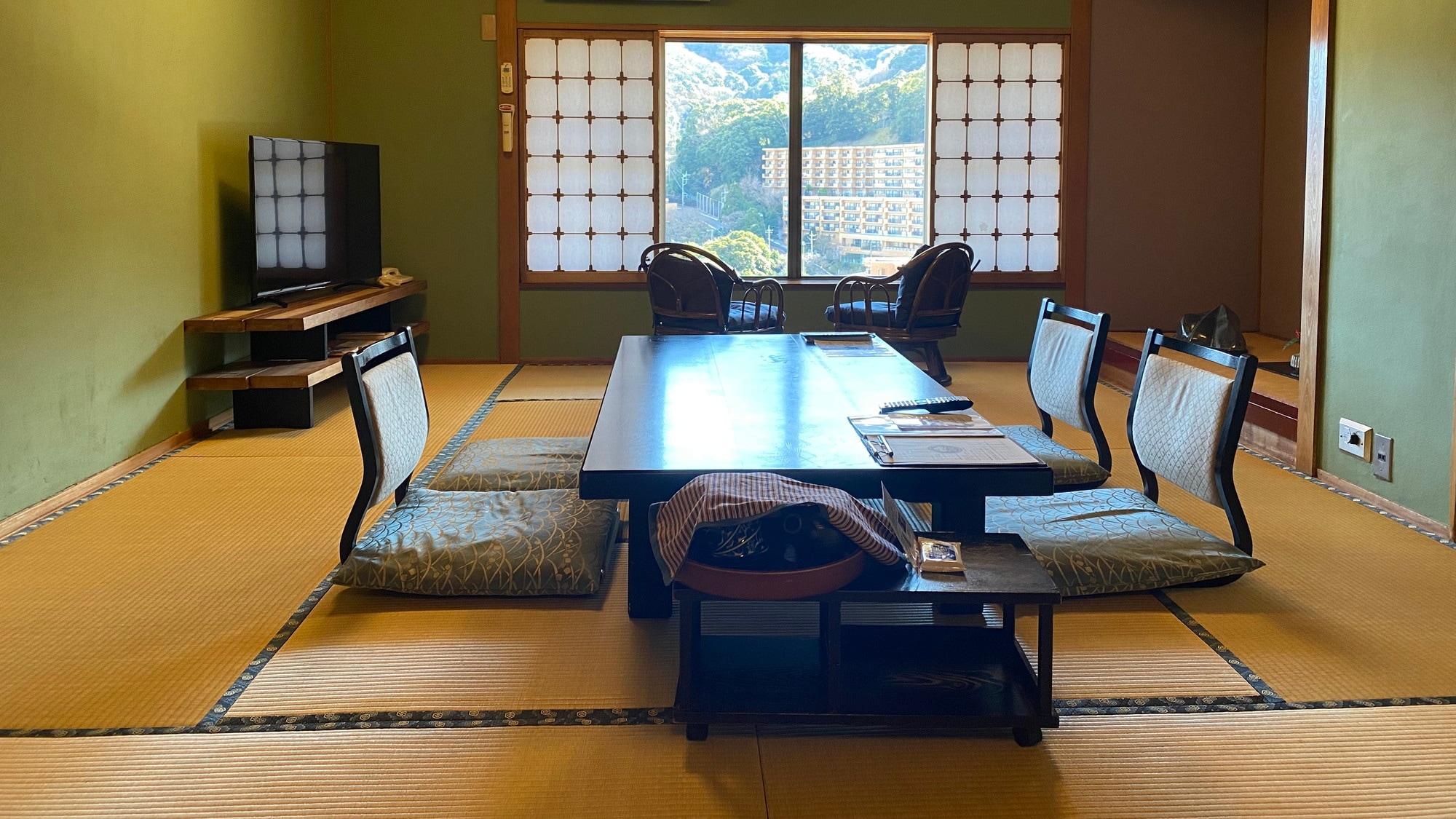 Japanese-style room 10 tatami mats + 6 tatami mats [Hokusai]