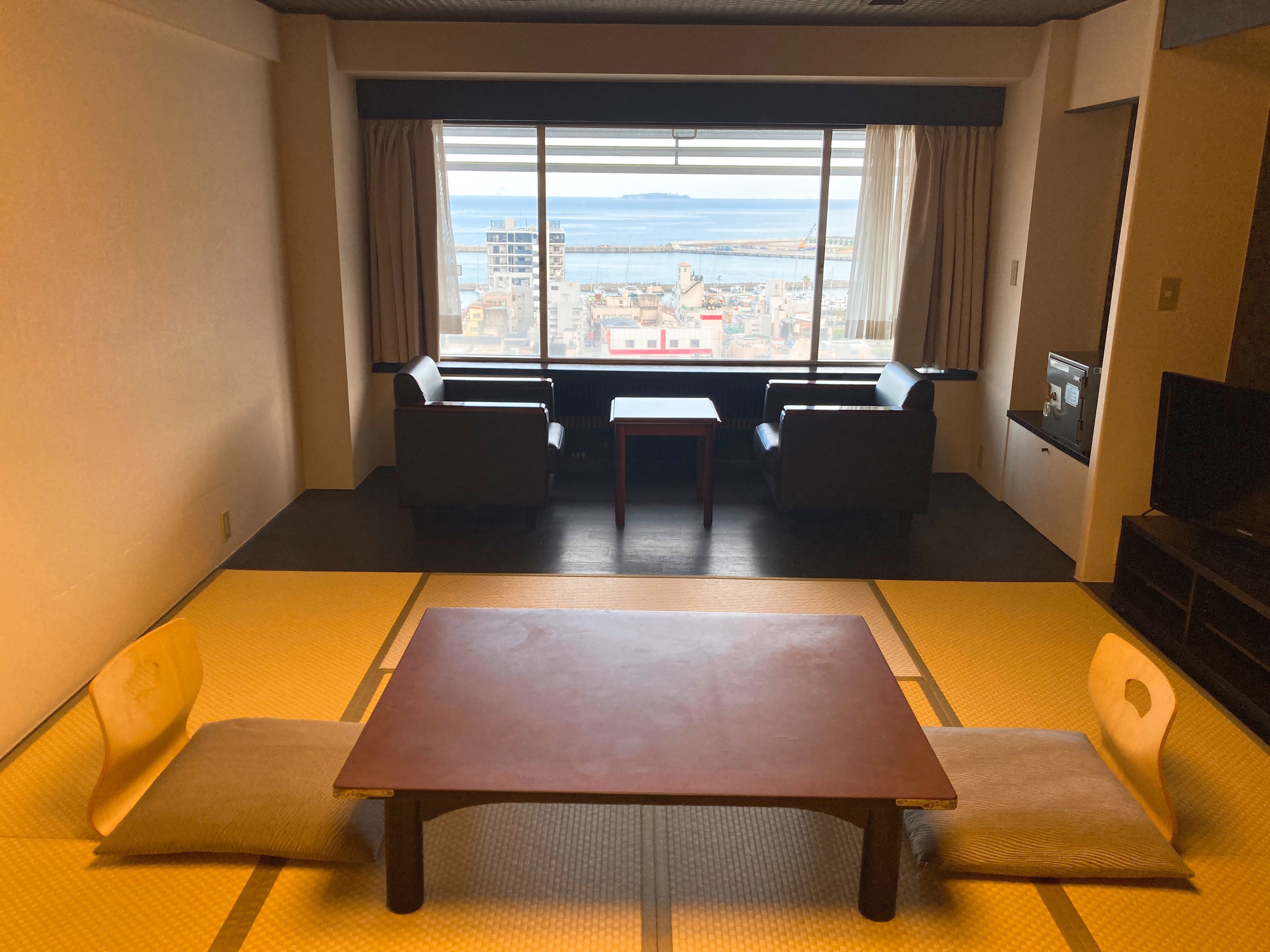 [Ocean View Room] Japanese-style room with 10 tatami mats [Non-smoking]