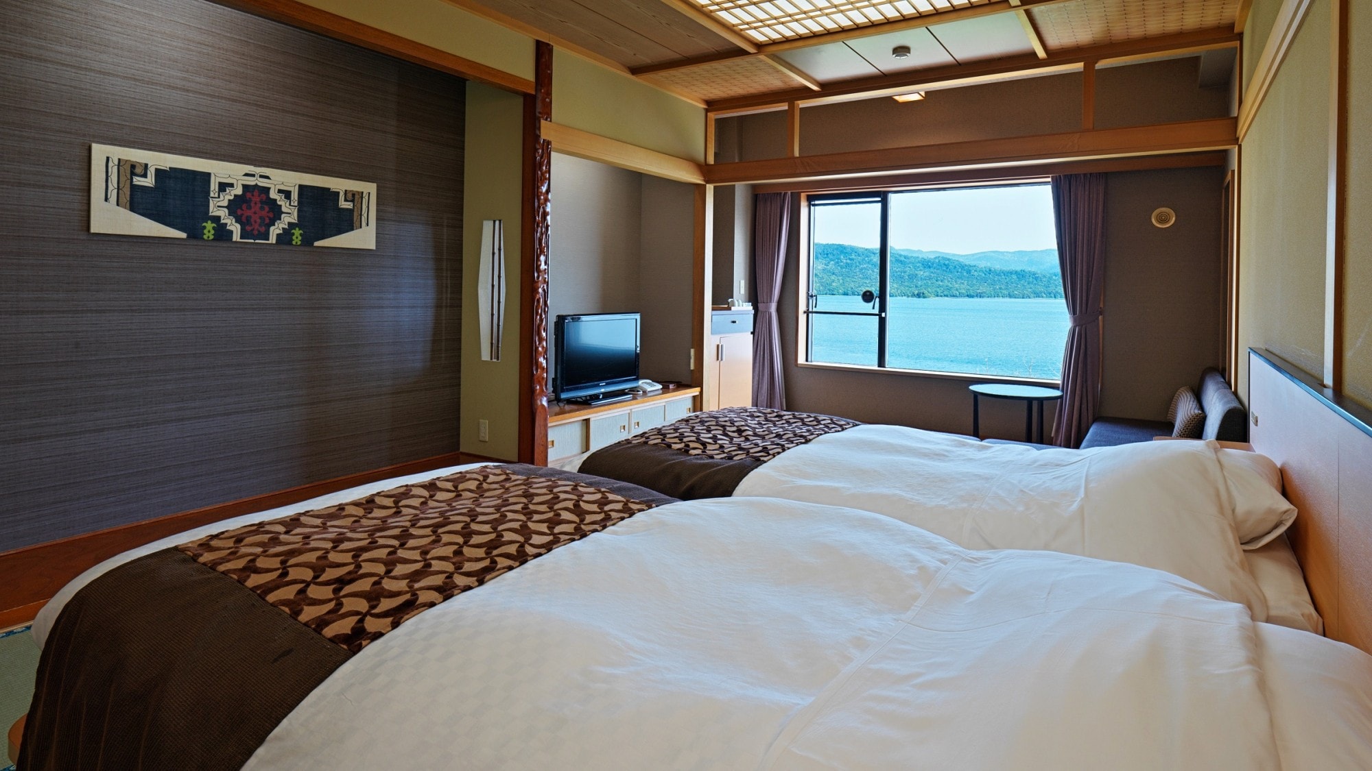 [ริมทะเลสาบ] ห้องเตียงแฝดสไตล์ญี่ปุ่น / ห้องที่ให้ความรู้สึกปลอดโปร่ง มองเห็นทะเลสาบอะคังจากหน้าต่างห้อง