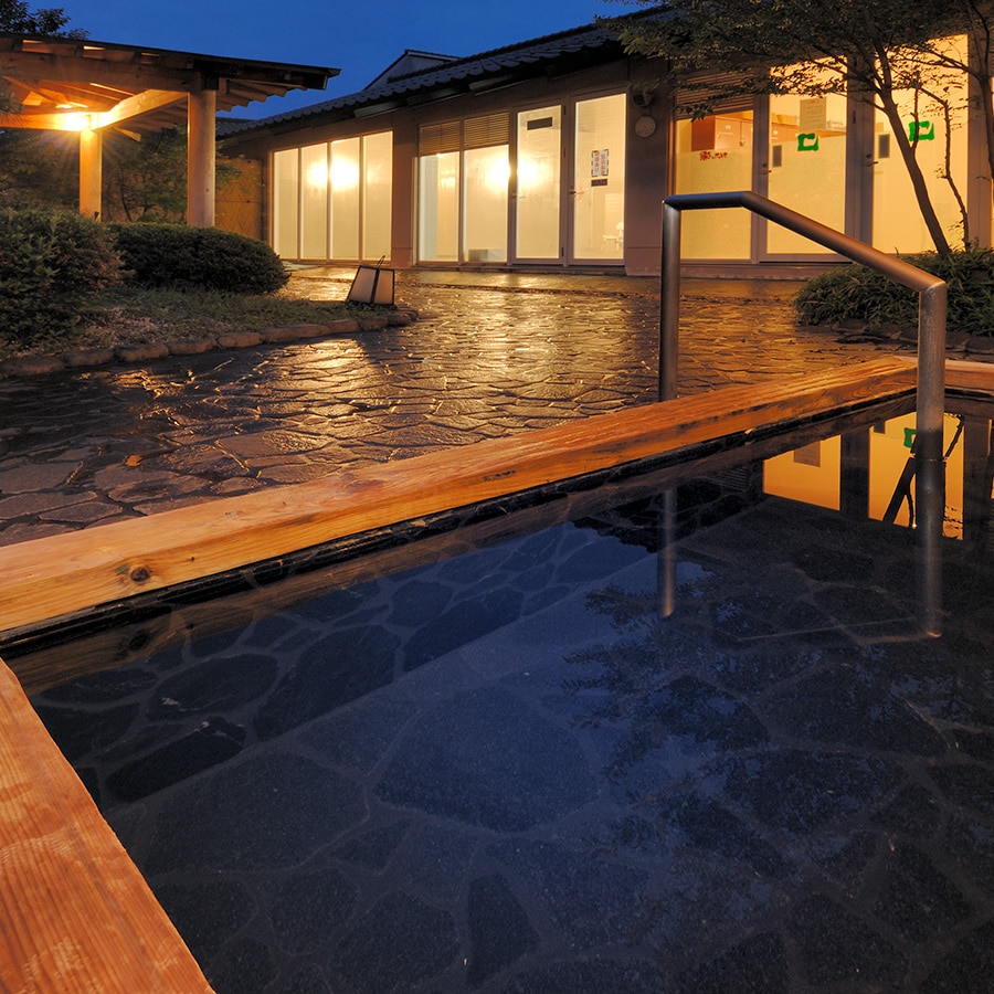 Open-air bath