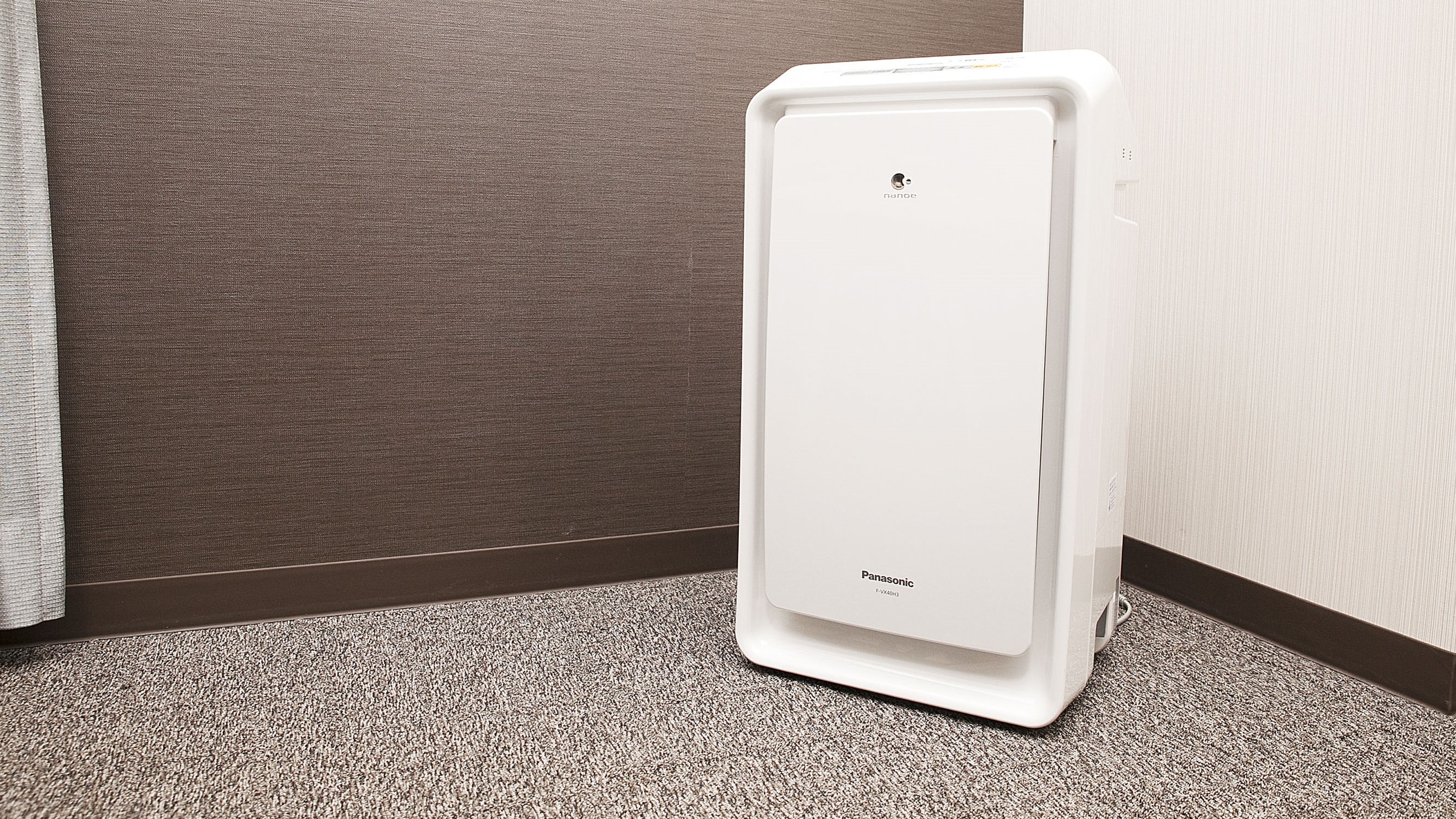 Air purifier with humidifier function