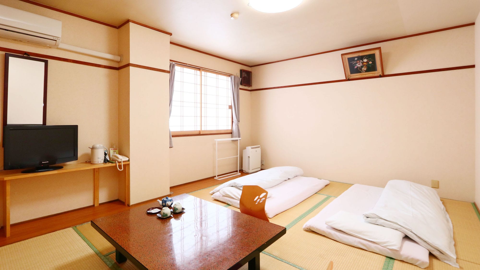 Japanese-style room (shared bath and toilet)