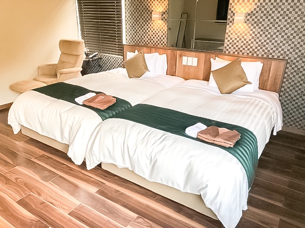 Kamar superior bergaya Barat modern