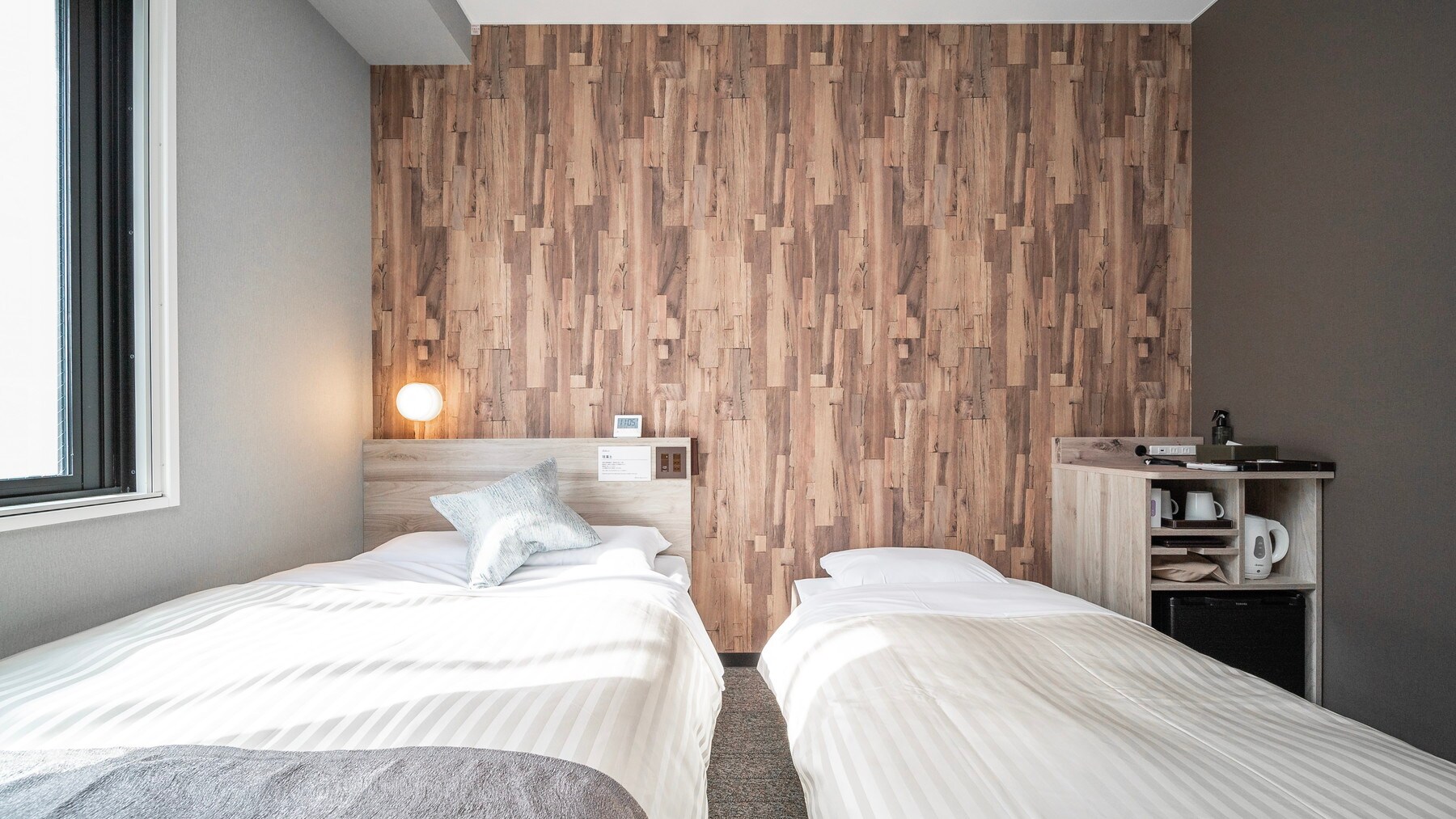 A twin room recommended for couples and girls' trips.