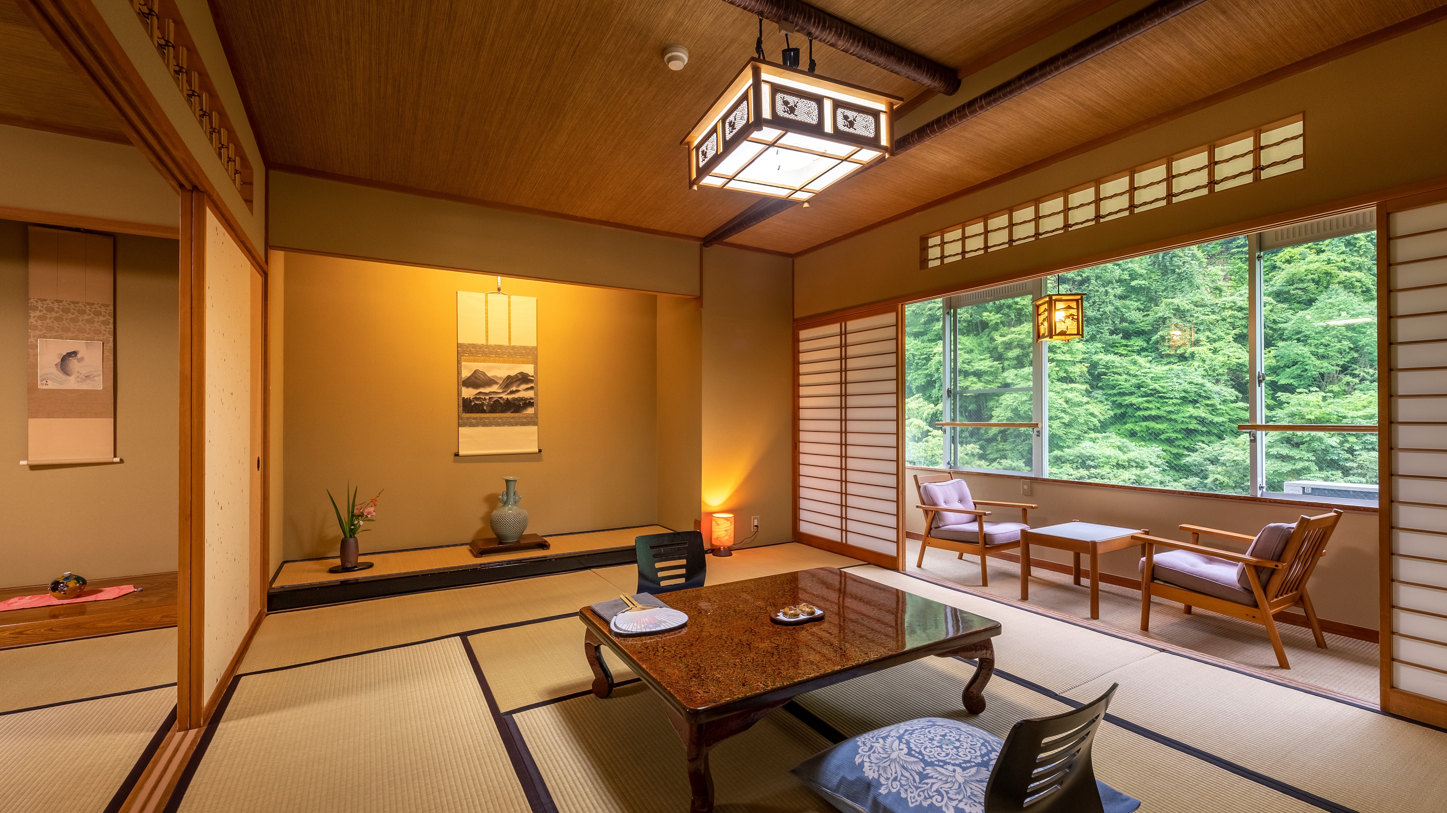 ■ Asagiri　＜Phòng góc＞Phòng kiểu Nhật có hiên, 10 chiếu tatami, phòng bên cạnh 6 chiếu tatami