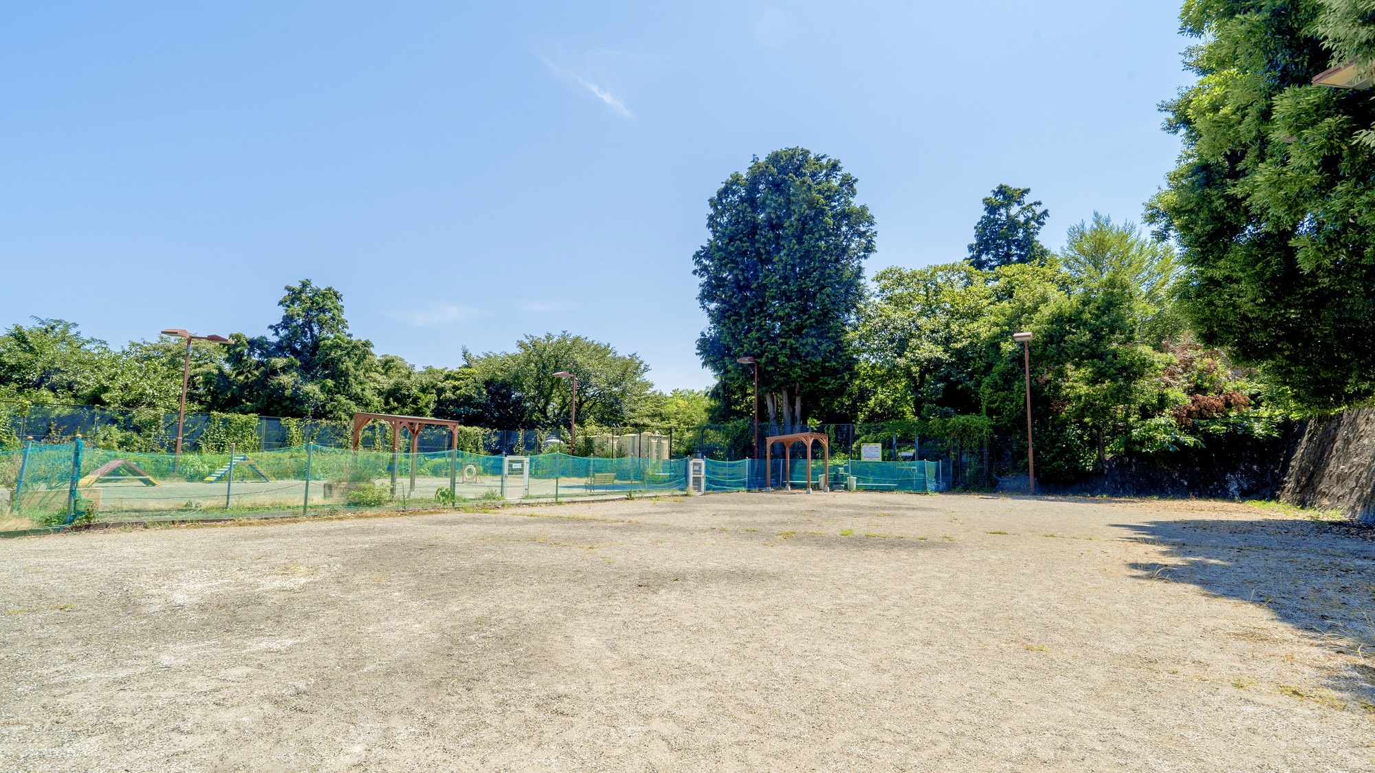 On-site [Dog park (small dog zone)]
