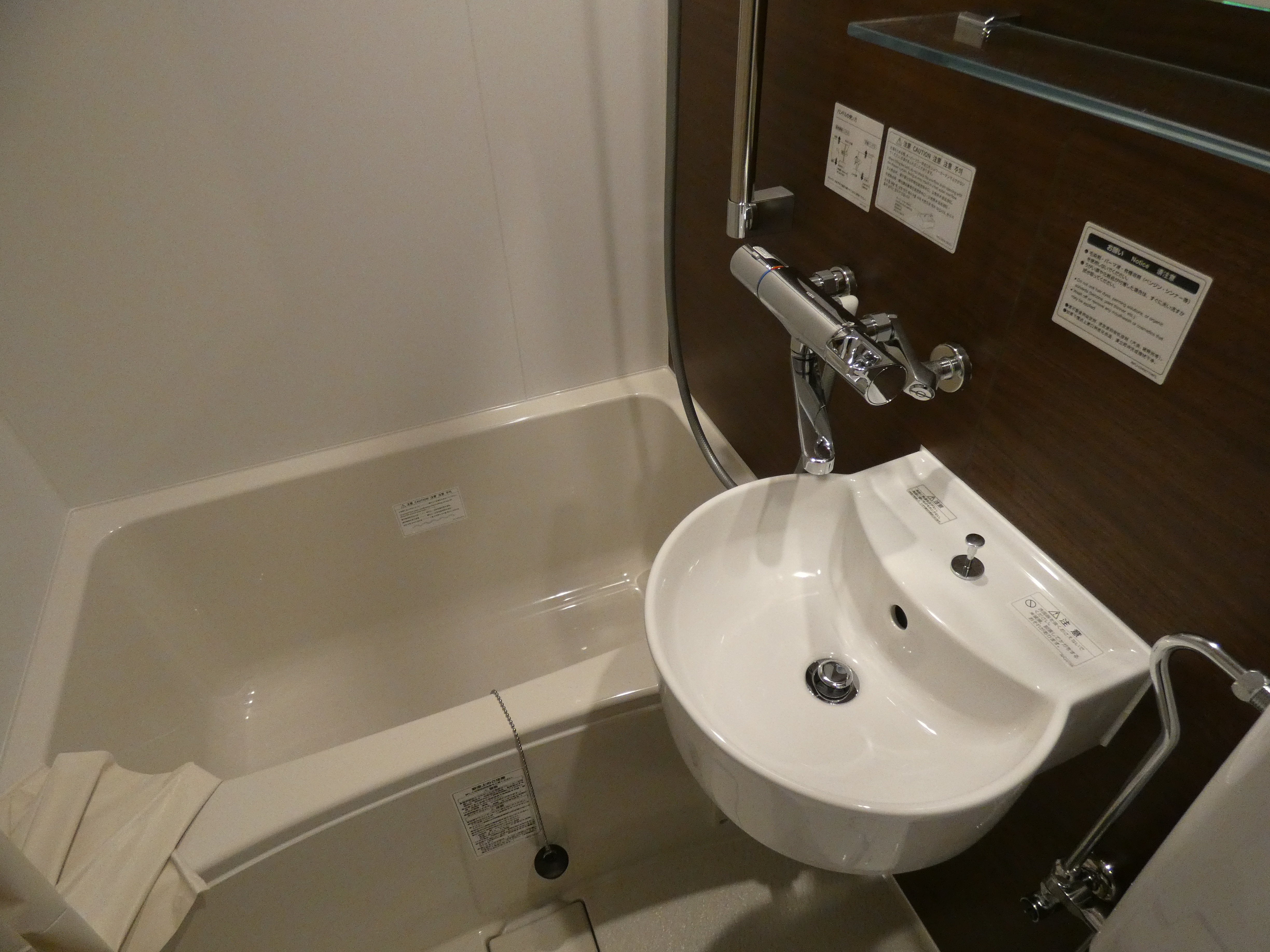 Guest room unit bath D