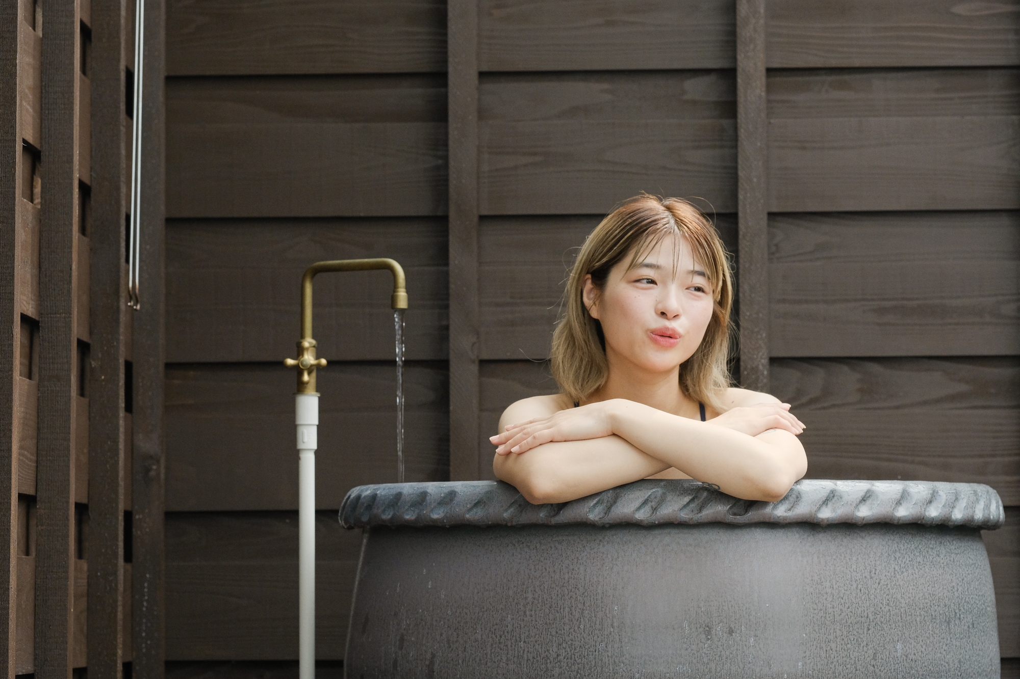 A Shigaraki ware cold bath custom made for the floating sauna.