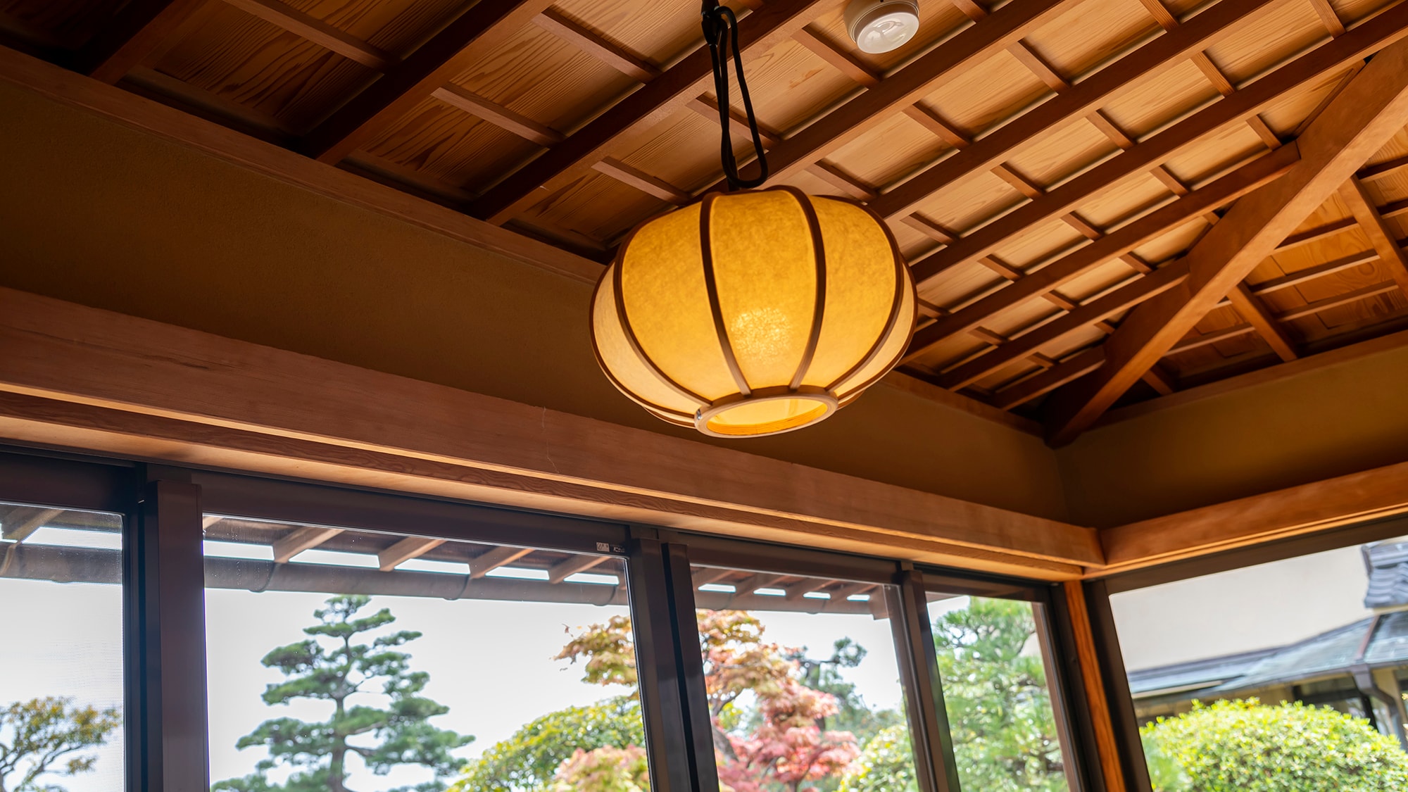Please relax in a calm and soothing Japanese atmosphere.