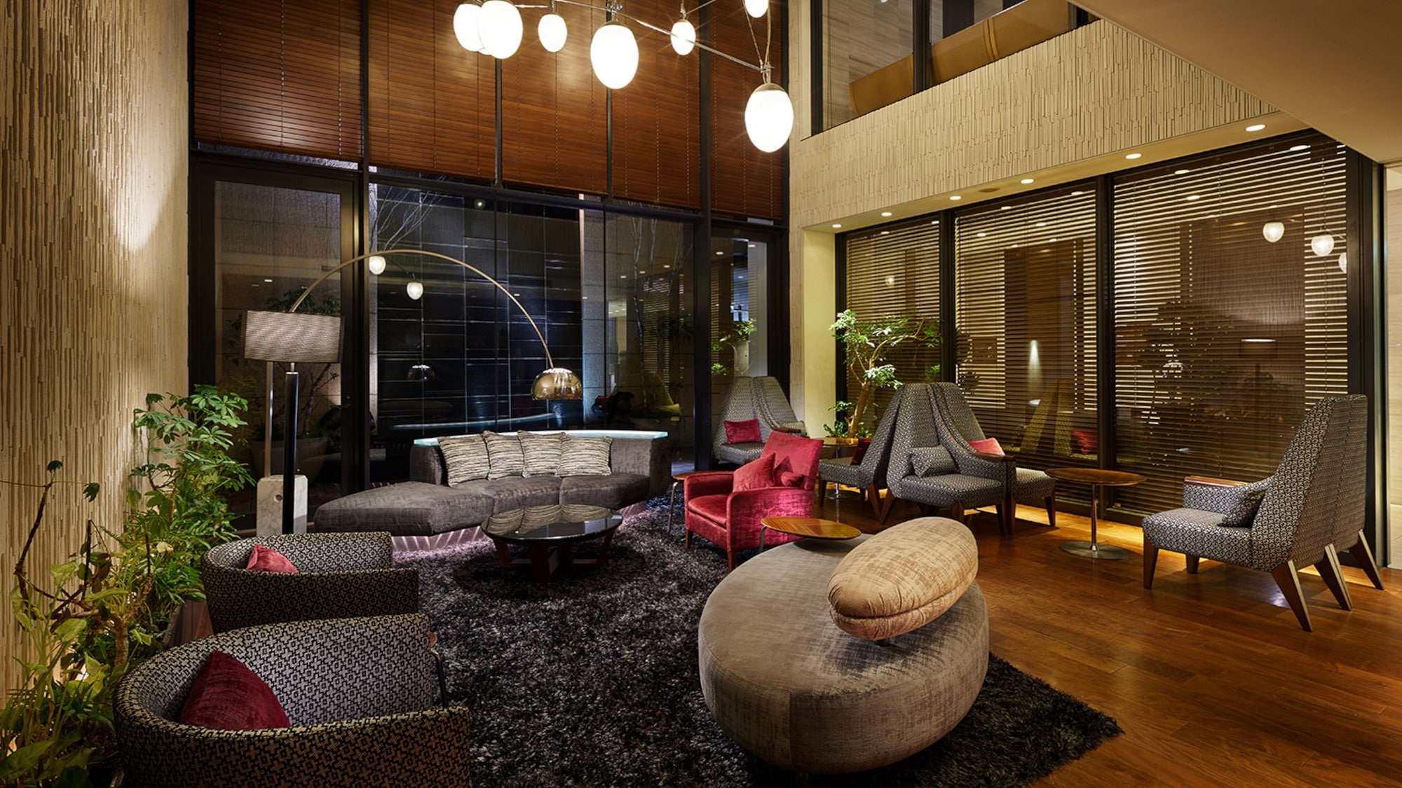 Dapat digunakan untuk mengobrol, bertemu, dll.