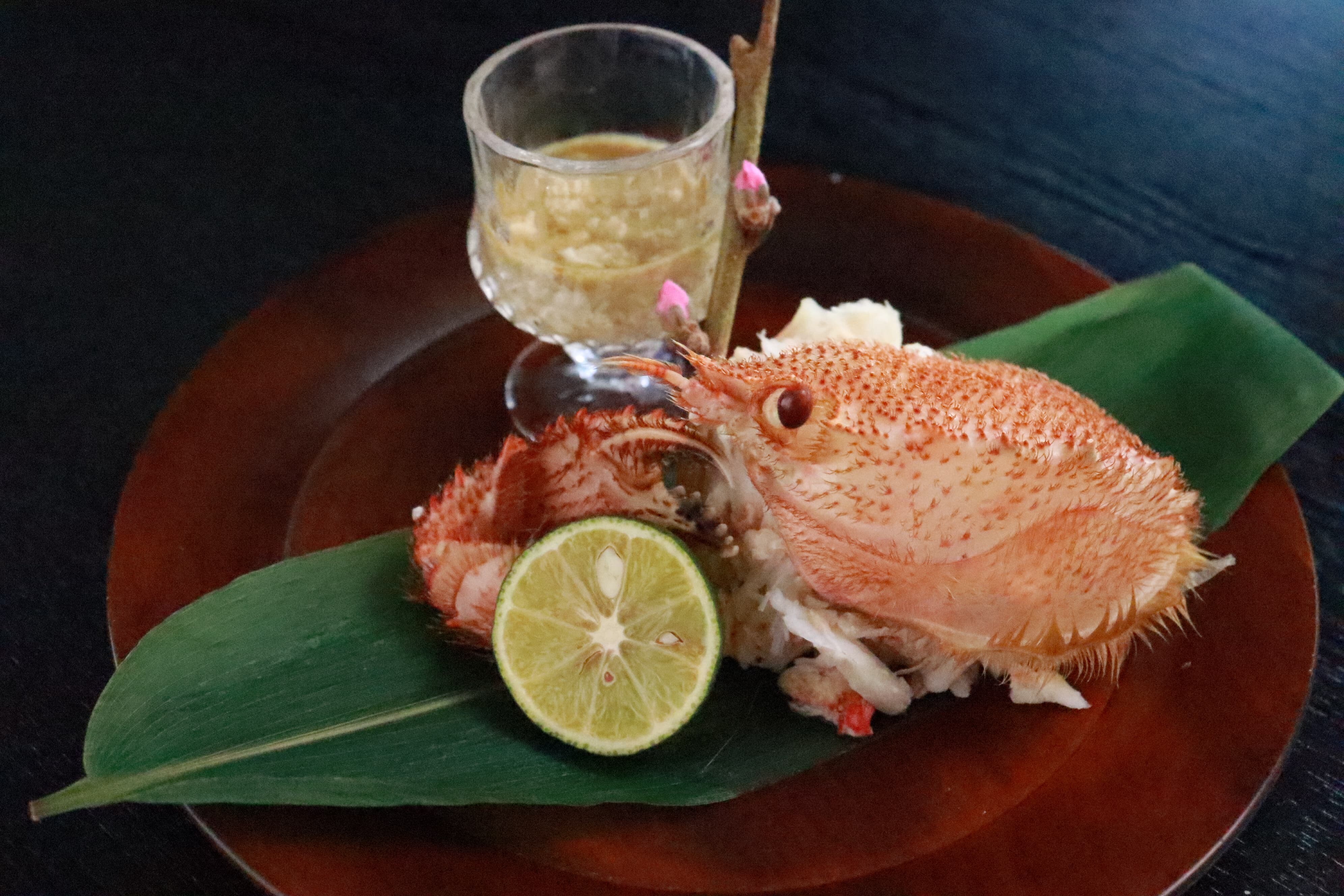 Boiled hairy crab in salt
