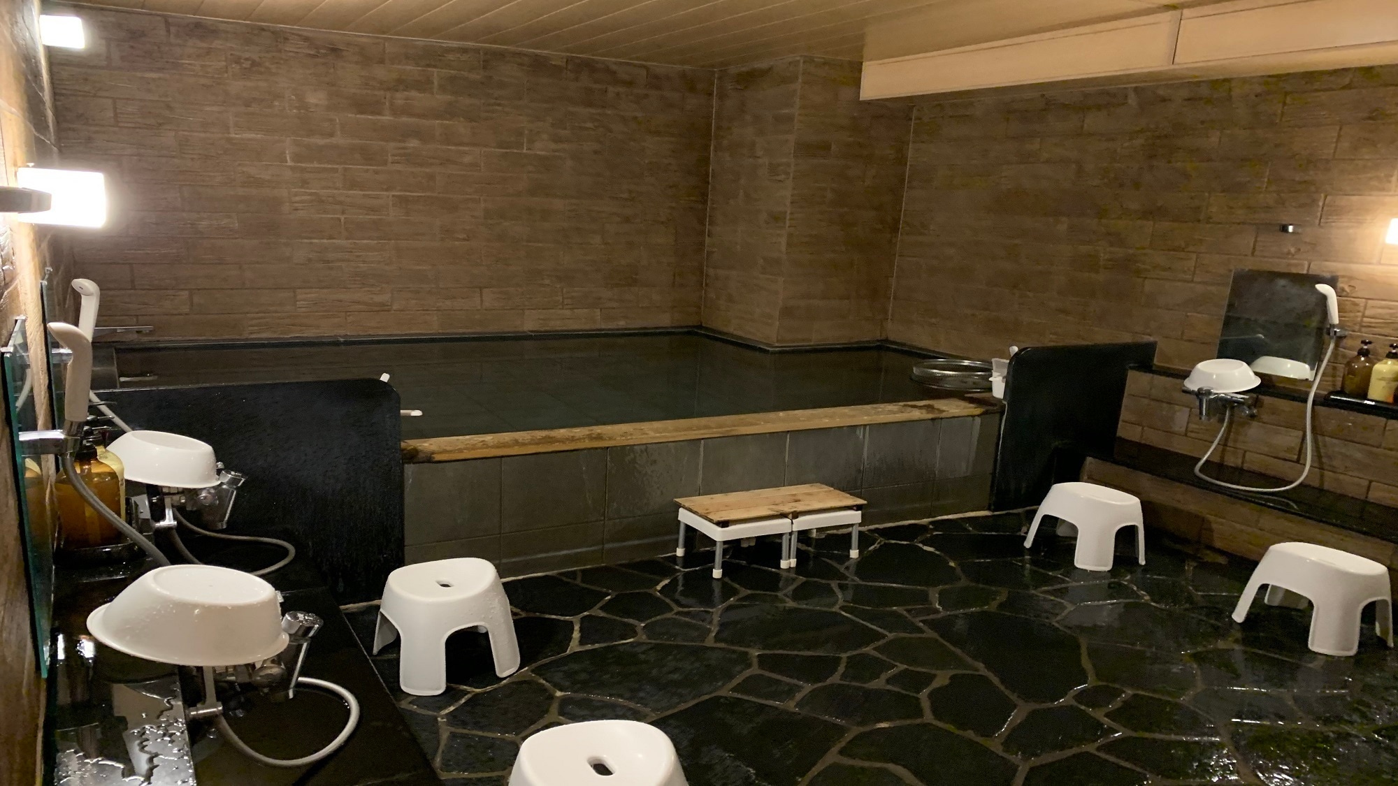 Large public bath (women's bath)