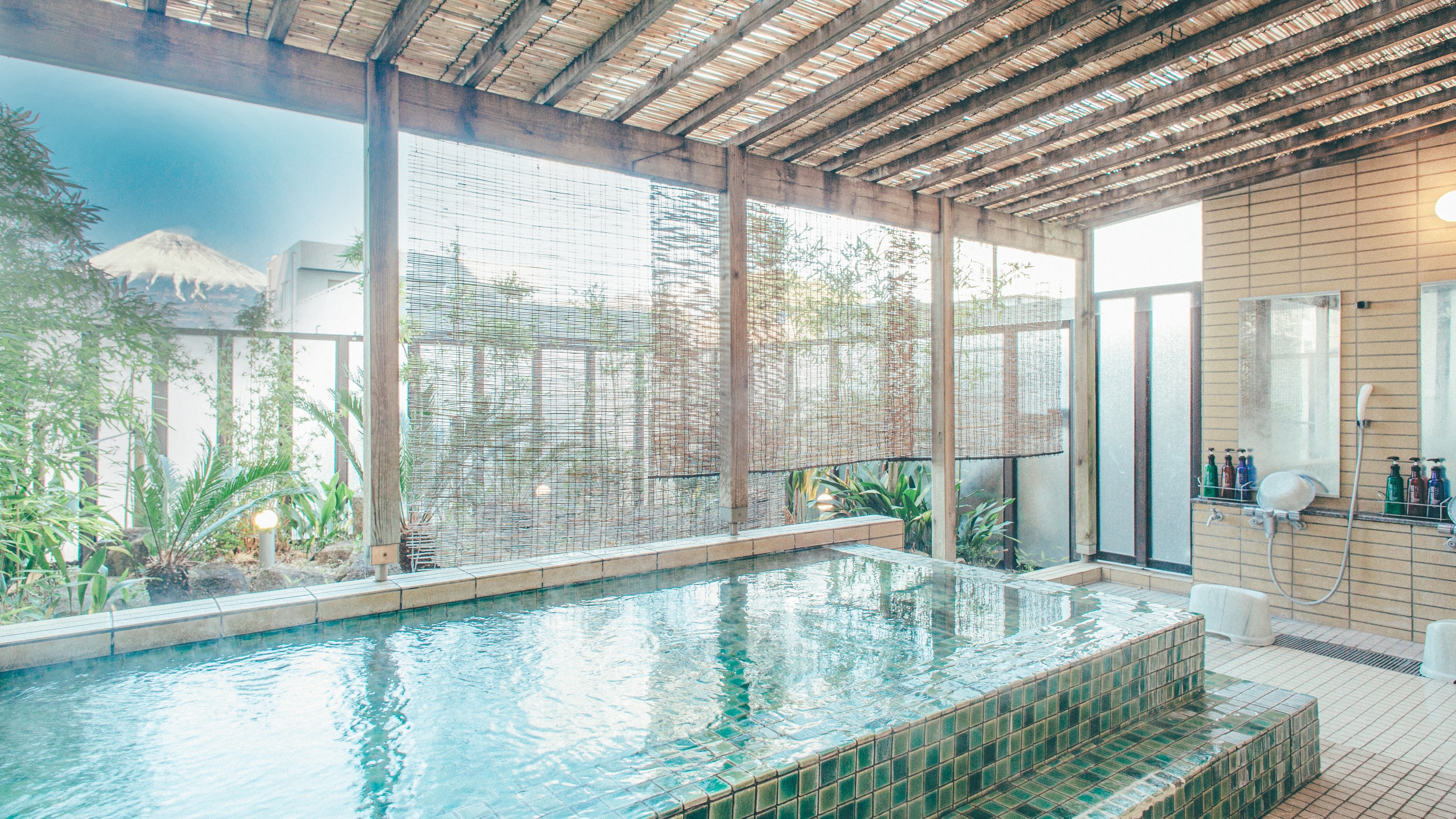 From the open-air bath to Mt. Fuji