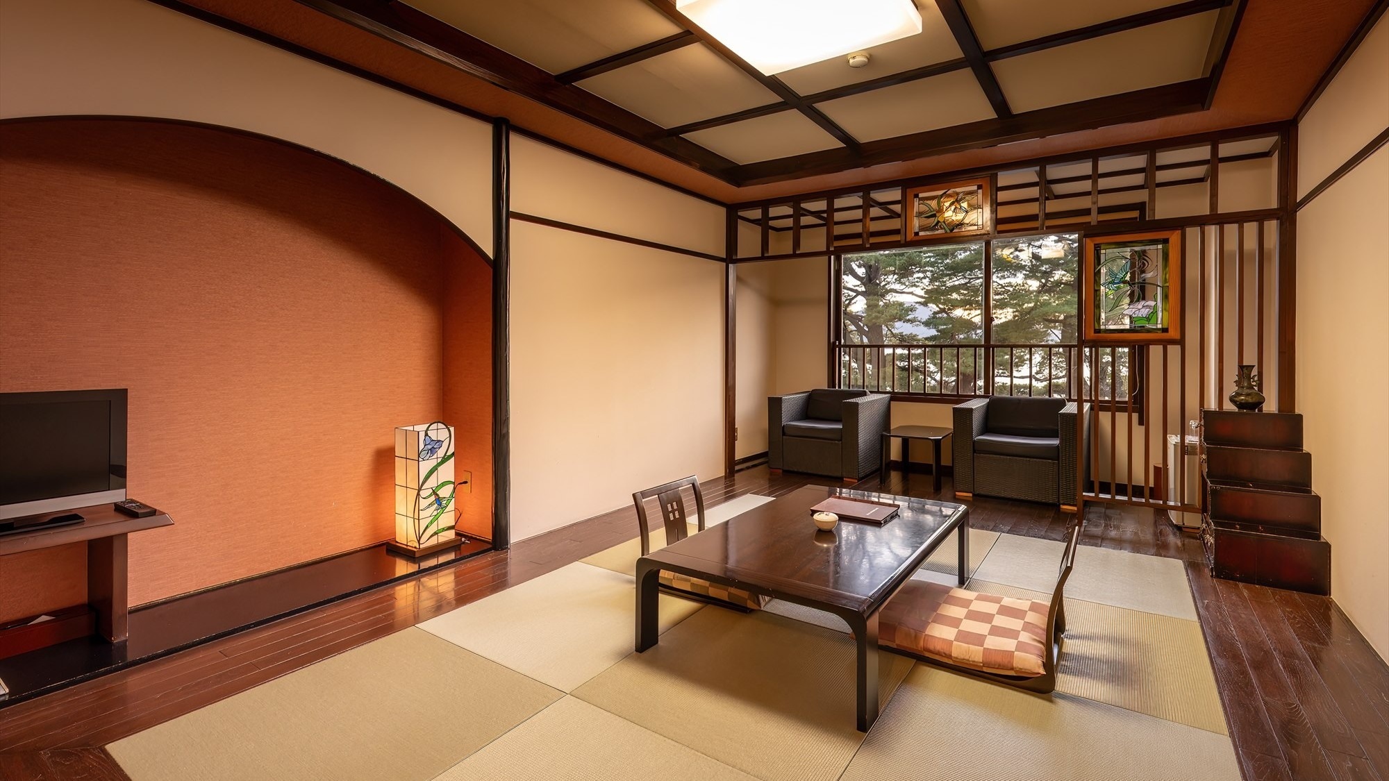■ [All rooms with lake view] Japanese-style room 10 tatami mats + wide veranda (bamboo room)
