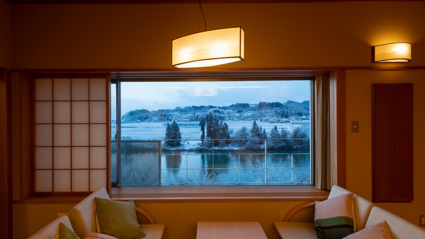 [Barrier-free two-room Japanese-Western style room] You can see the calm scenery of the Mogami River from the room