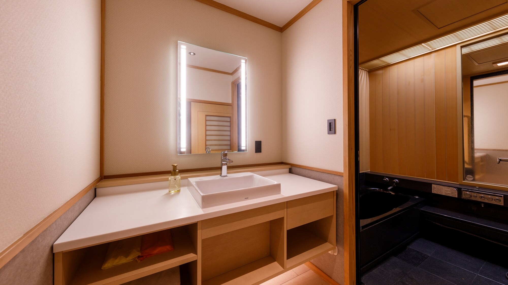 [Dengan pemandian air panas alami di udara terbuka] Kamar bergaya Jepang standar